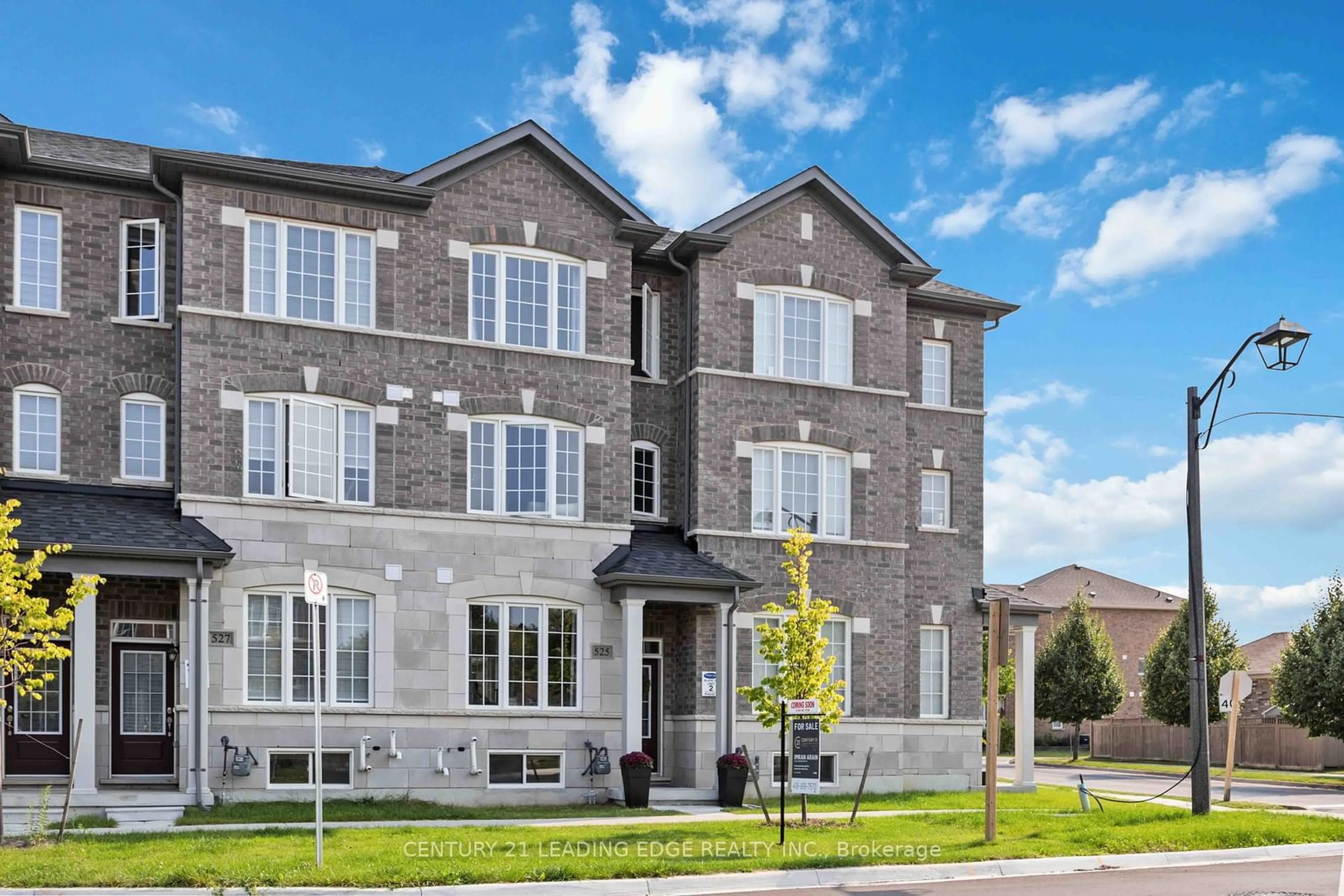 A pic from exterior of the house or condo for 525 White's Hill Ave Ave #525, Markham Ontario L6B 1N9