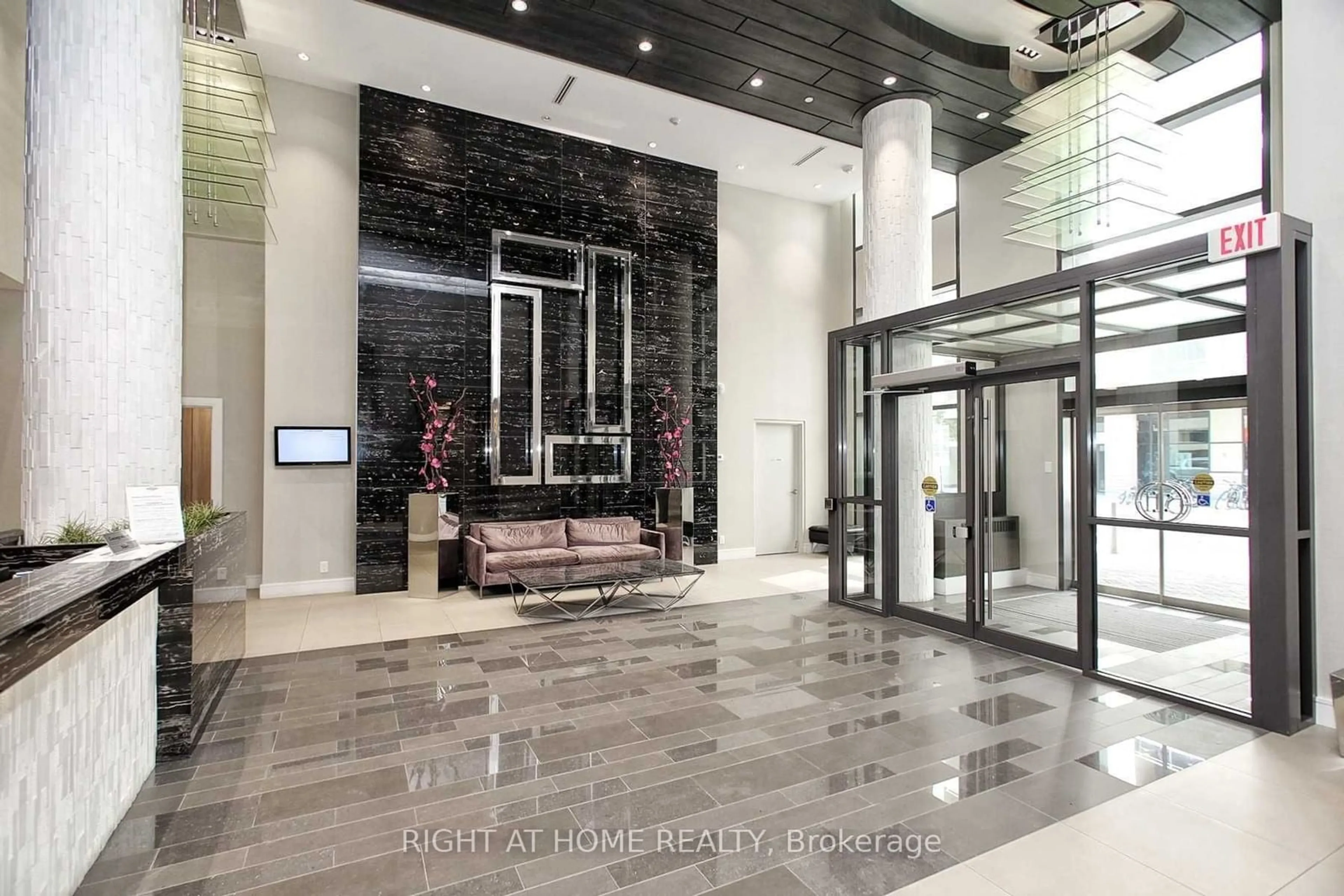 Indoor lobby for 9191 Yonge St #Sw#608, Richmond Hill Ontario L4C 1E2