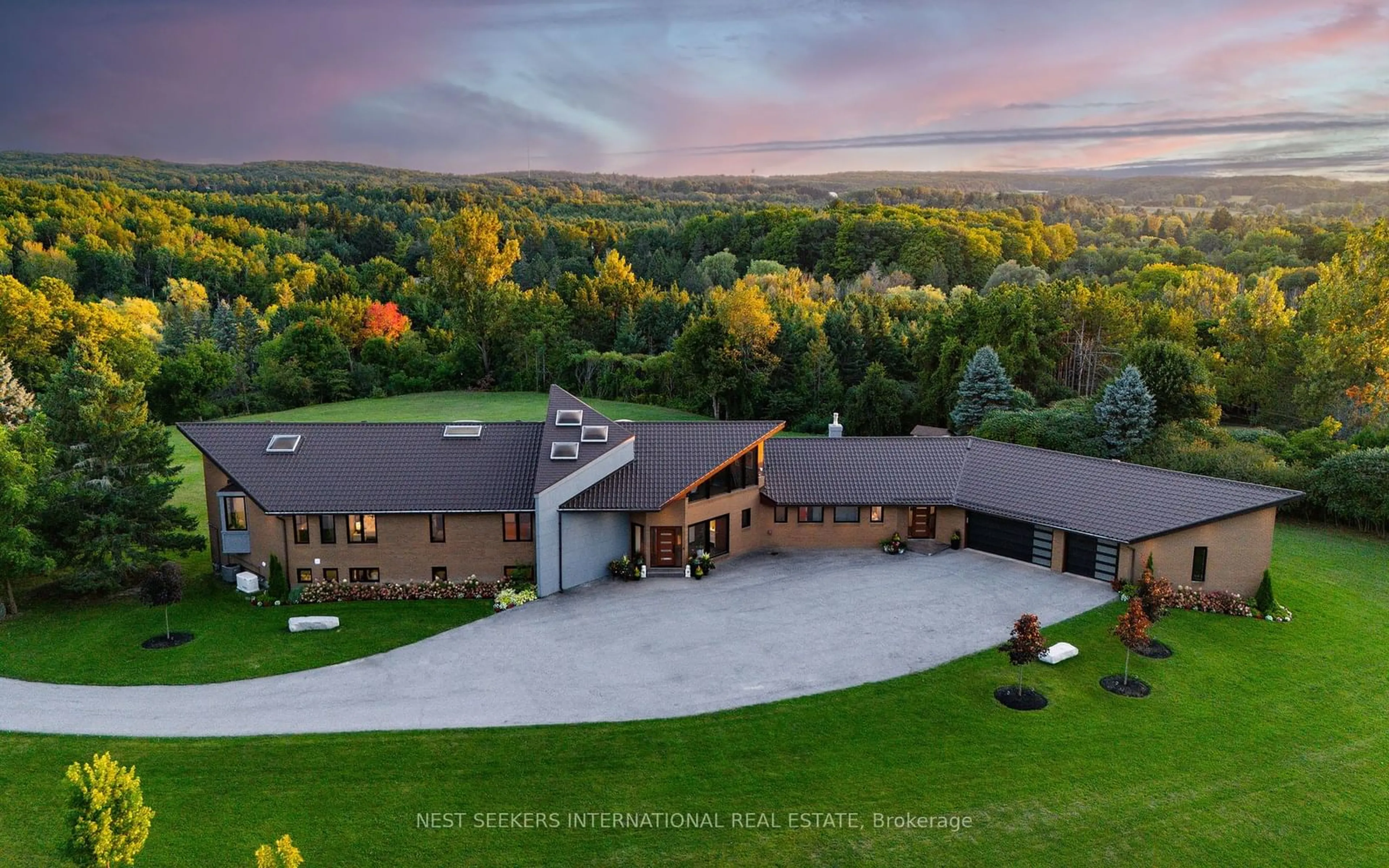 Frontside or backside of a home, cottage for 2510 17th Sideroad, King Ontario L7B 1A3