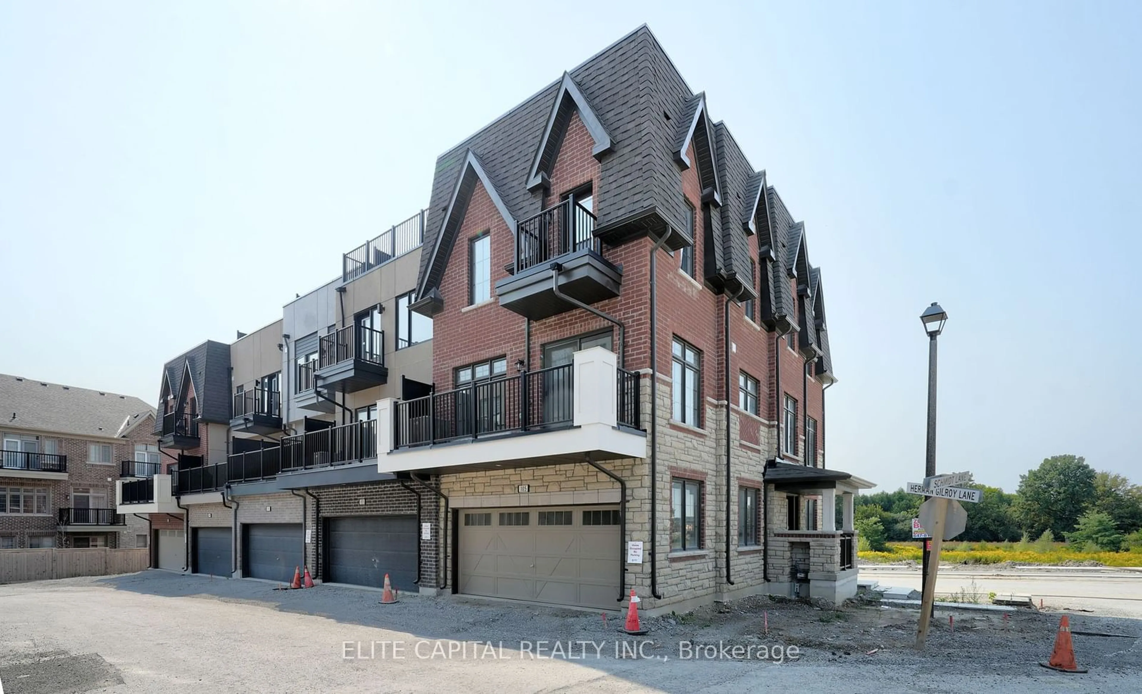 A pic from exterior of the house or condo, the front or back of building for 105 Yorkton Blvd, Markham Ontario L6C 3L7