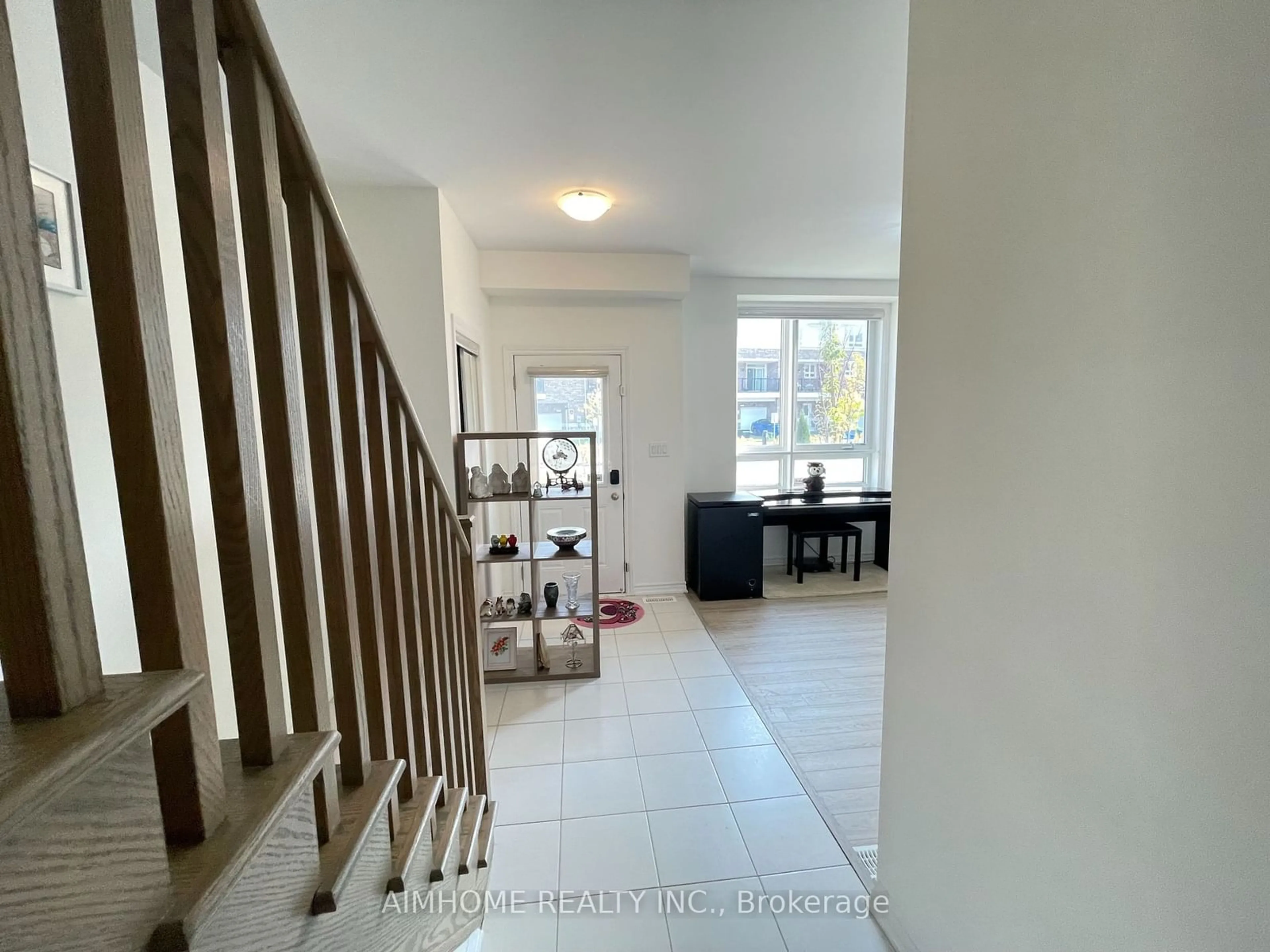 Indoor foyer for 86 Massachusetts Lane, Markham Ontario L0E 0V6