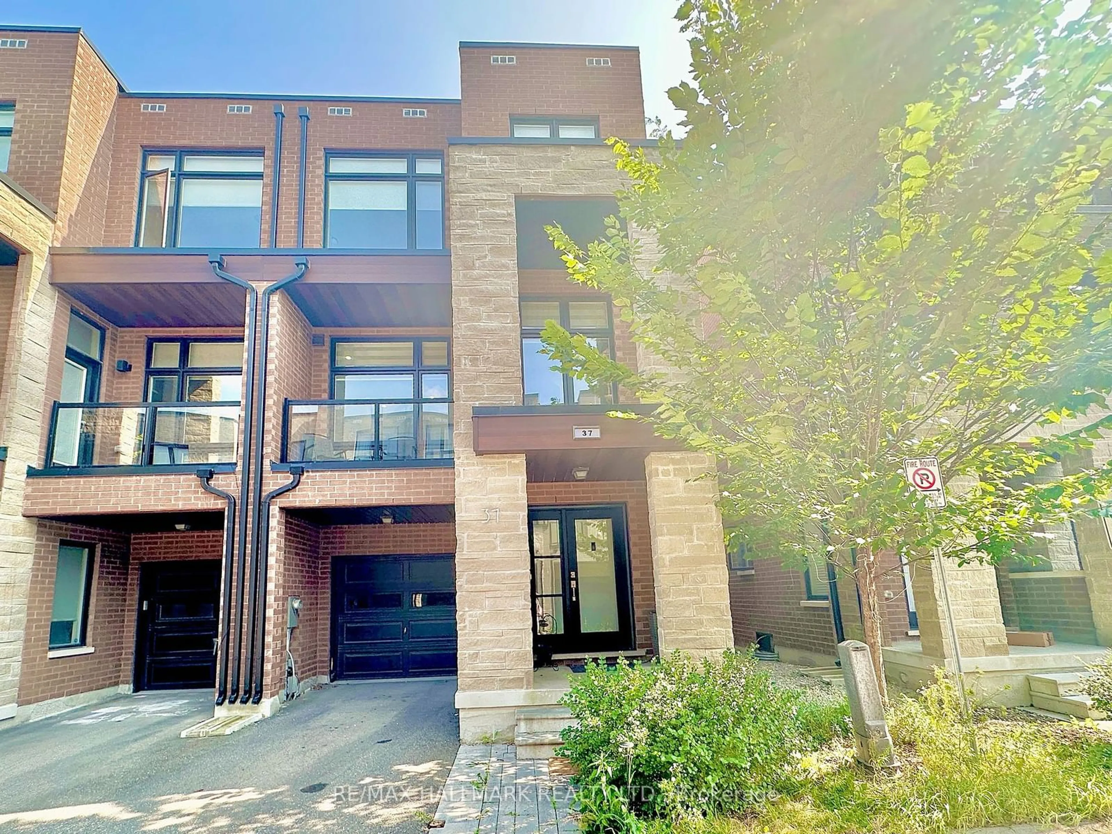 A pic from exterior of the house or condo for 37 Benoit St, Vaughan Ontario L4H 4R7