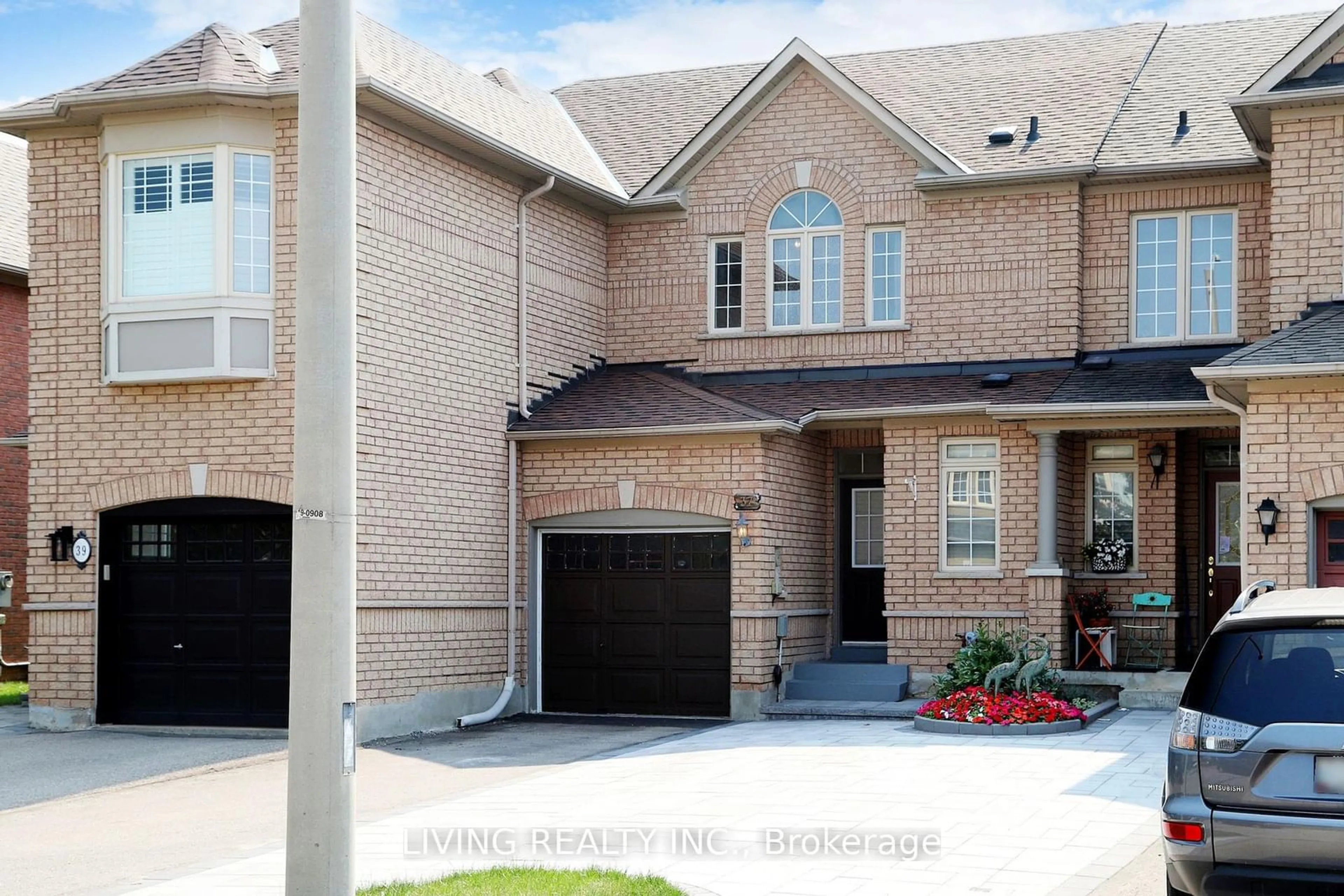 Home with brick exterior material for 37 Venture Ave, Richmond Hill Ontario L4S 2P2