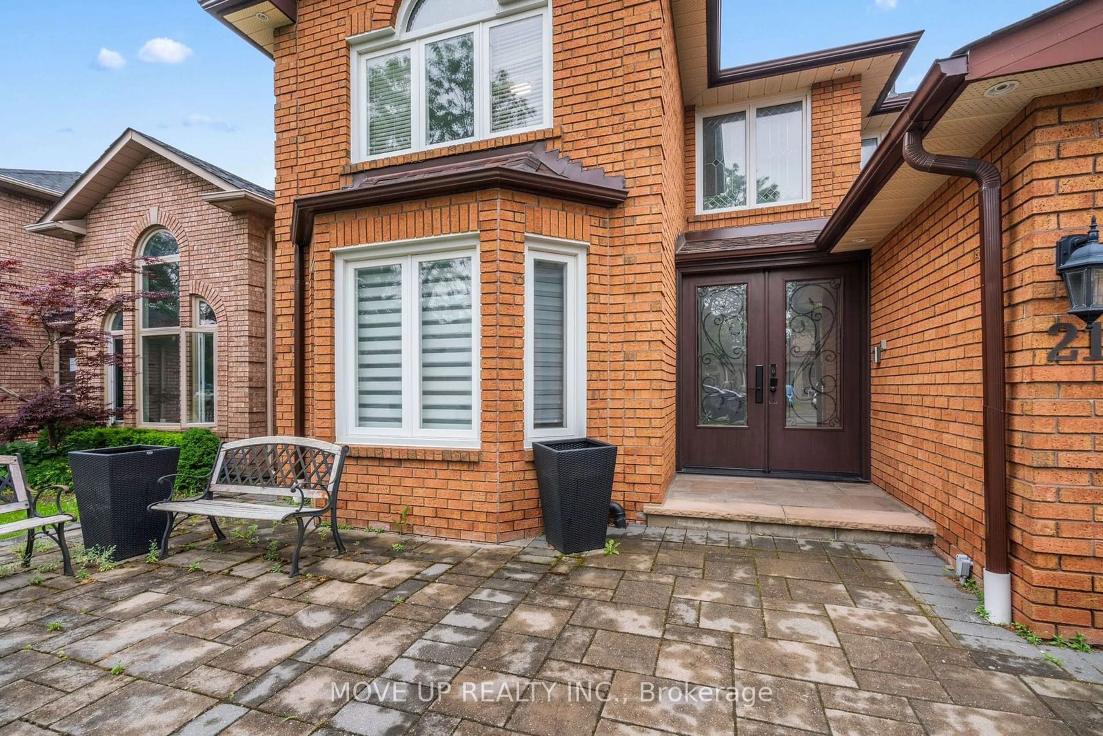 Home with brick exterior material for 21 Gaby Crt, Richmond Hill Ontario L4C 8X1