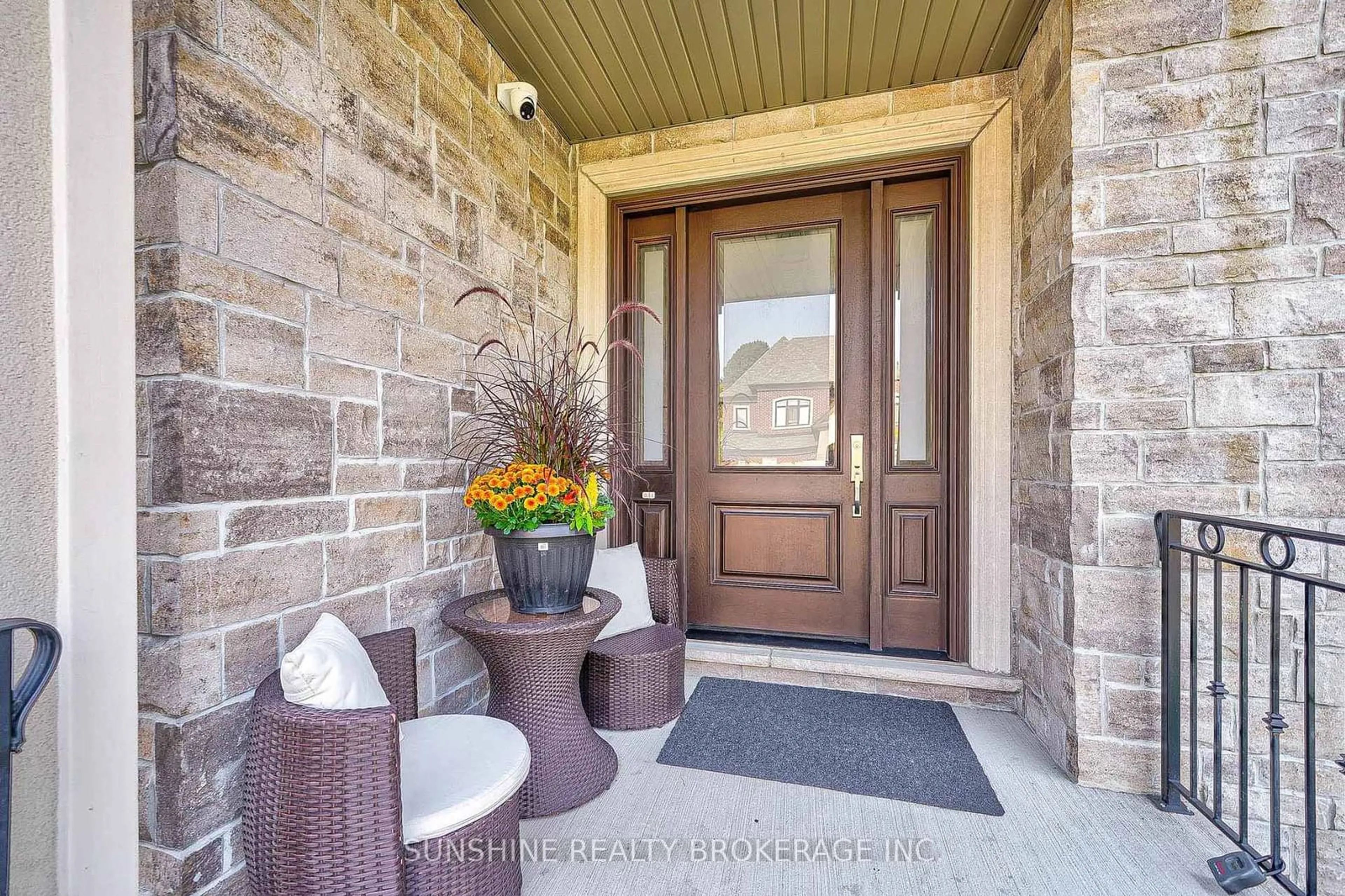 Indoor entryway, wood floors for 8 Georgian Bay St, Richmond Hill Ontario L4C 3T1