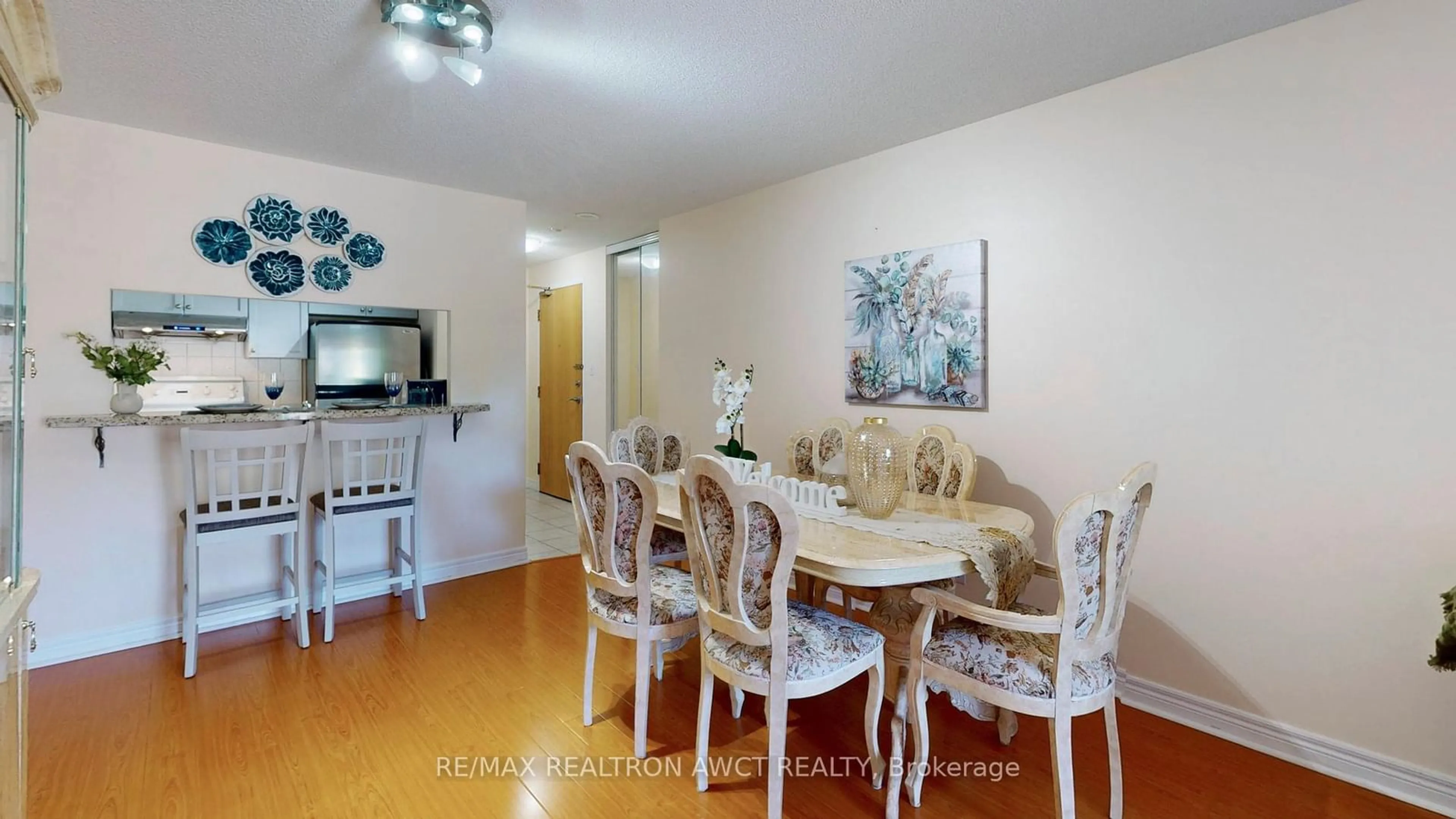 Dining room for 399 South Park Rd #205, Markham Ontario L3T 7W6