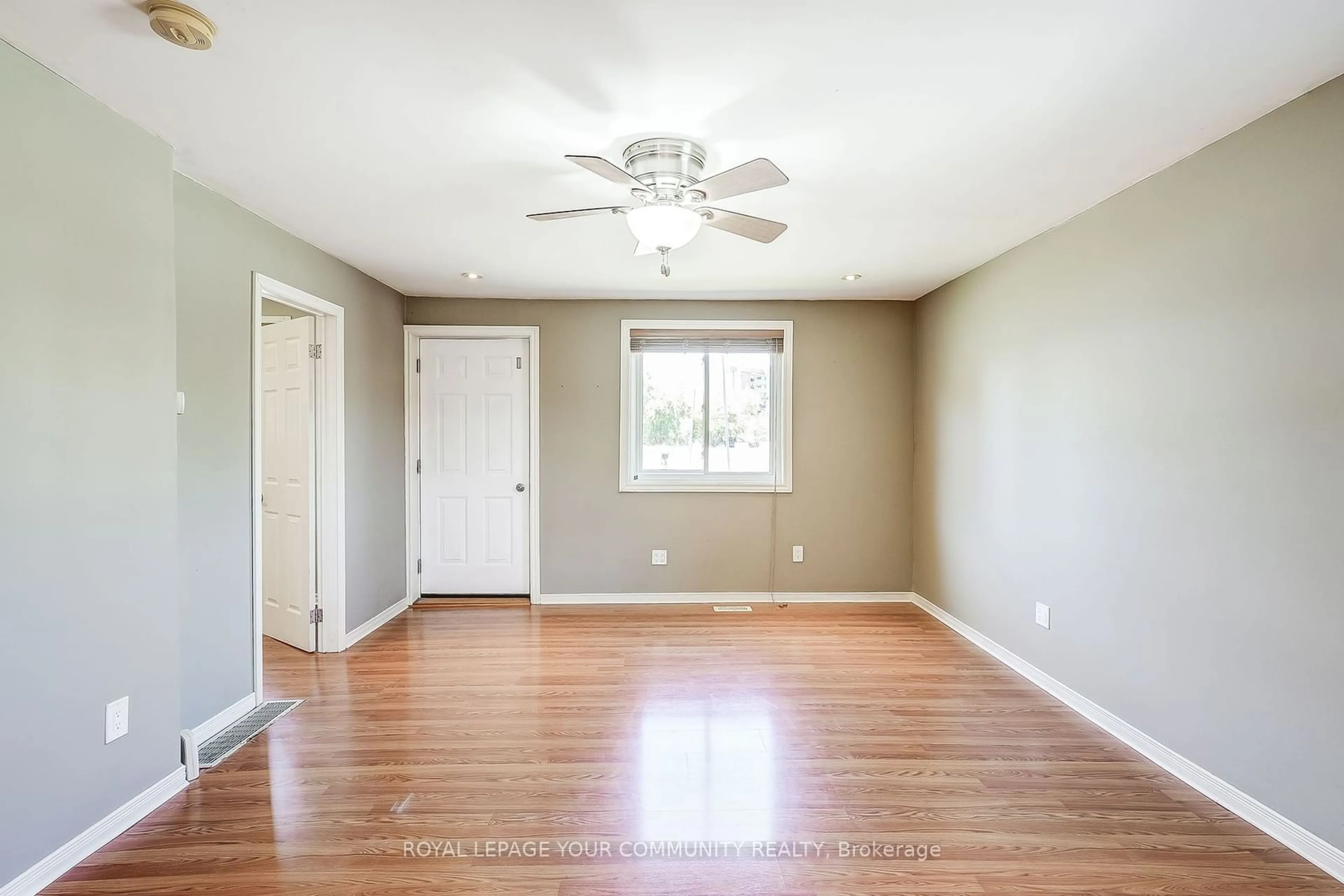 A pic of a room, wood floors for 39 Drury St, Bradford West Gwillimbury Ontario L3Z 1W9