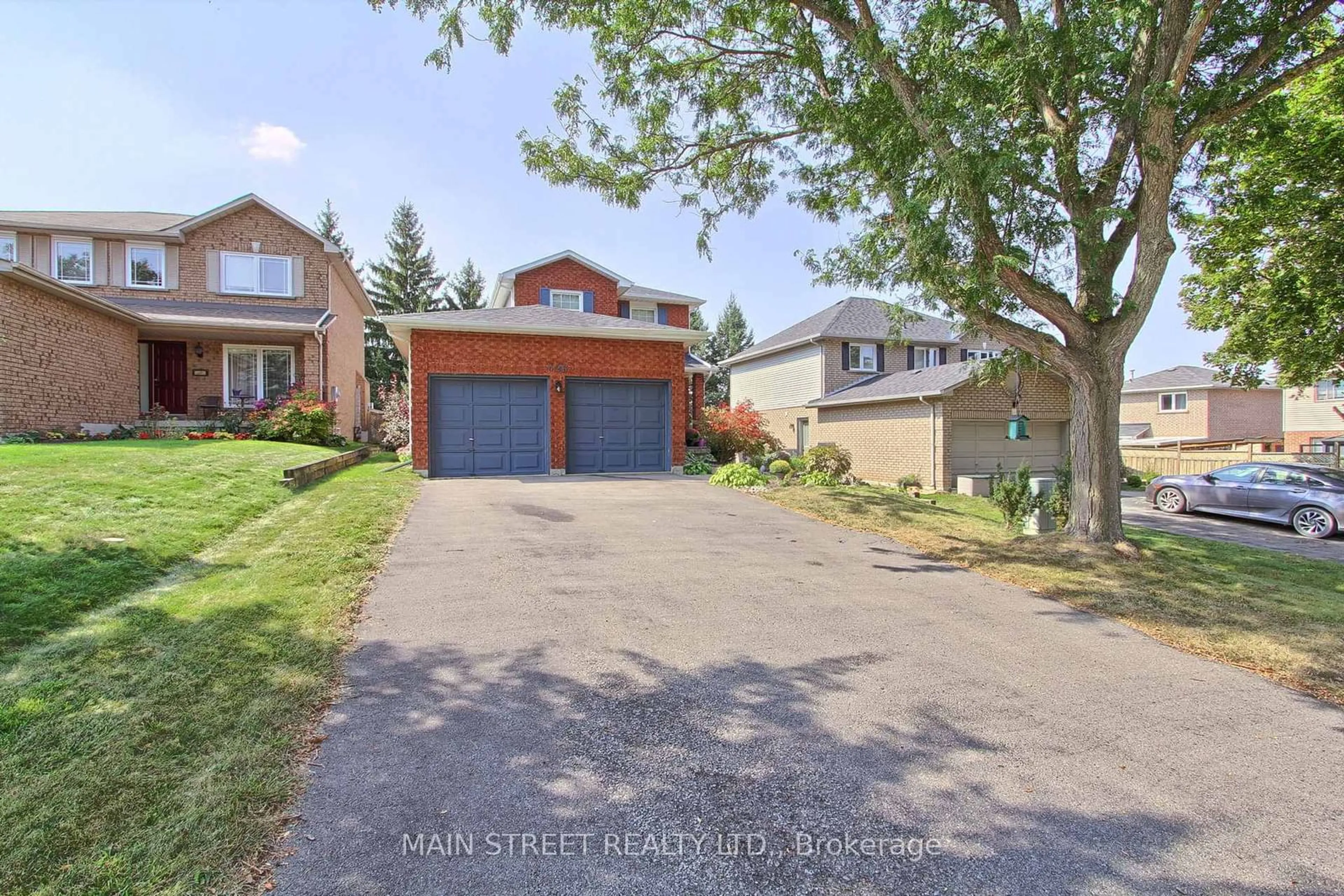 Frontside or backside of a home for 426 Pickering Cres, Newmarket Ontario L3Y 8G8