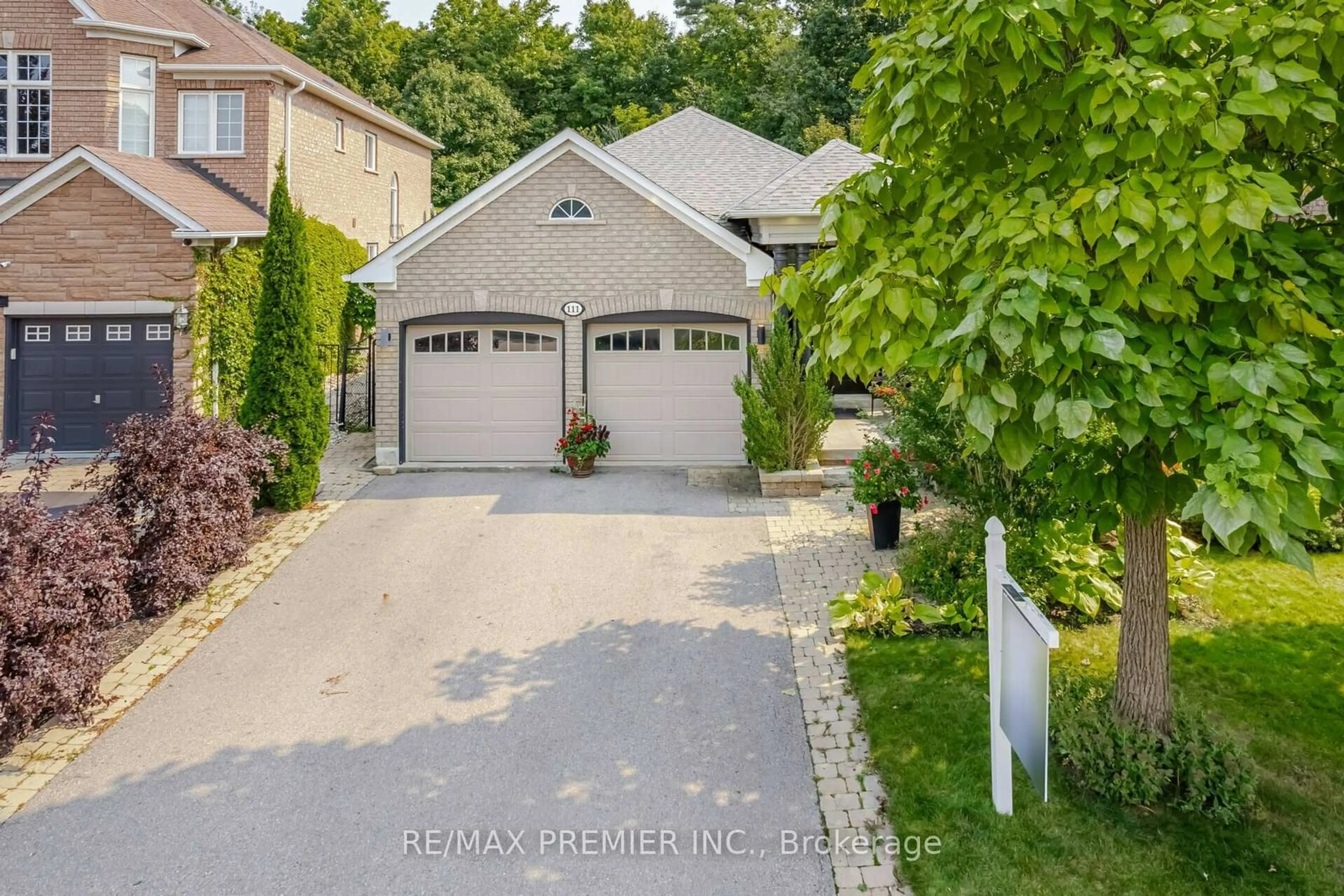 Frontside or backside of a home, the street view for 111 Regency View Hts, Vaughan Ontario L6A 3T7