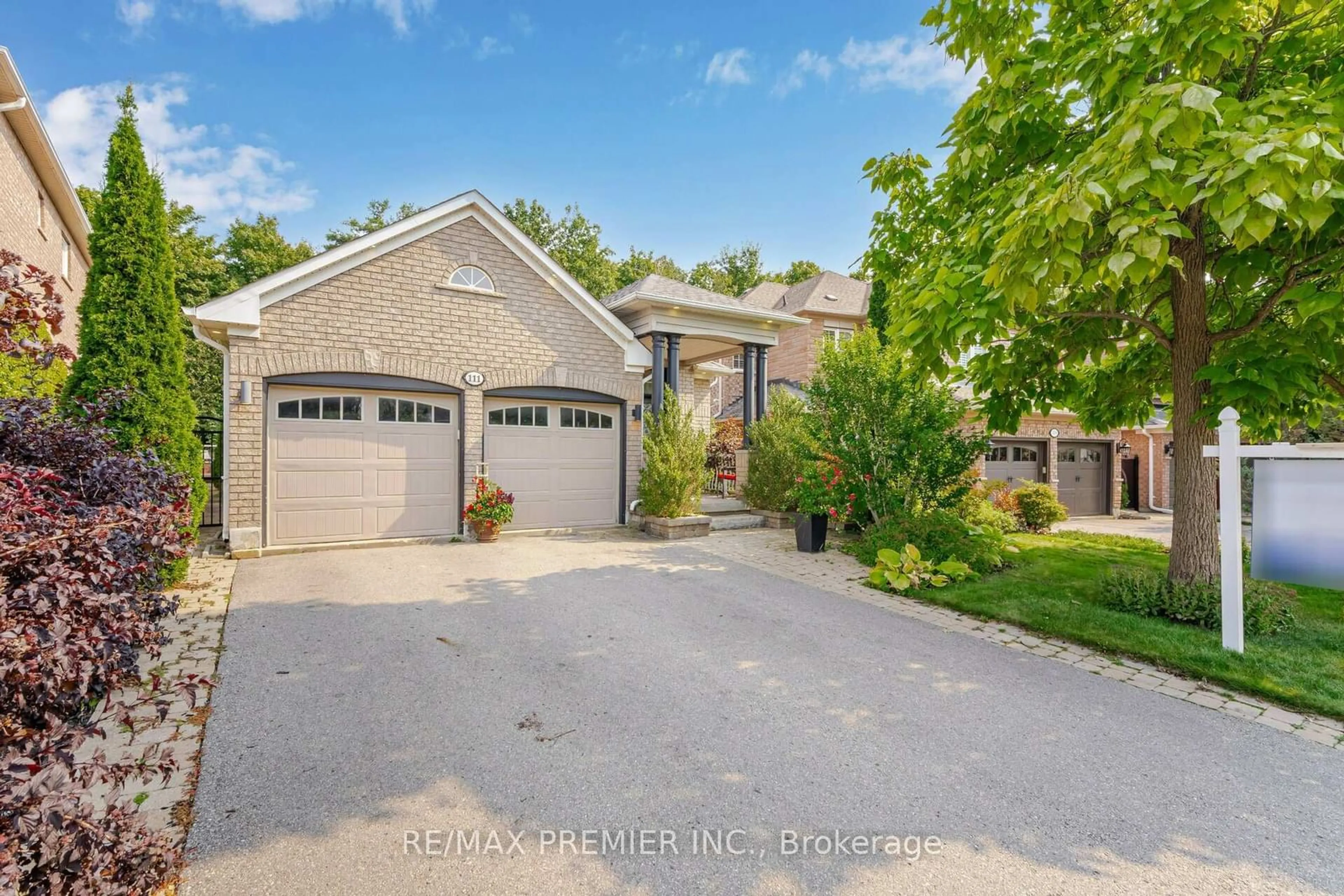 Frontside or backside of a home, the street view for 111 Regency View Hts, Vaughan Ontario L6A 3T7