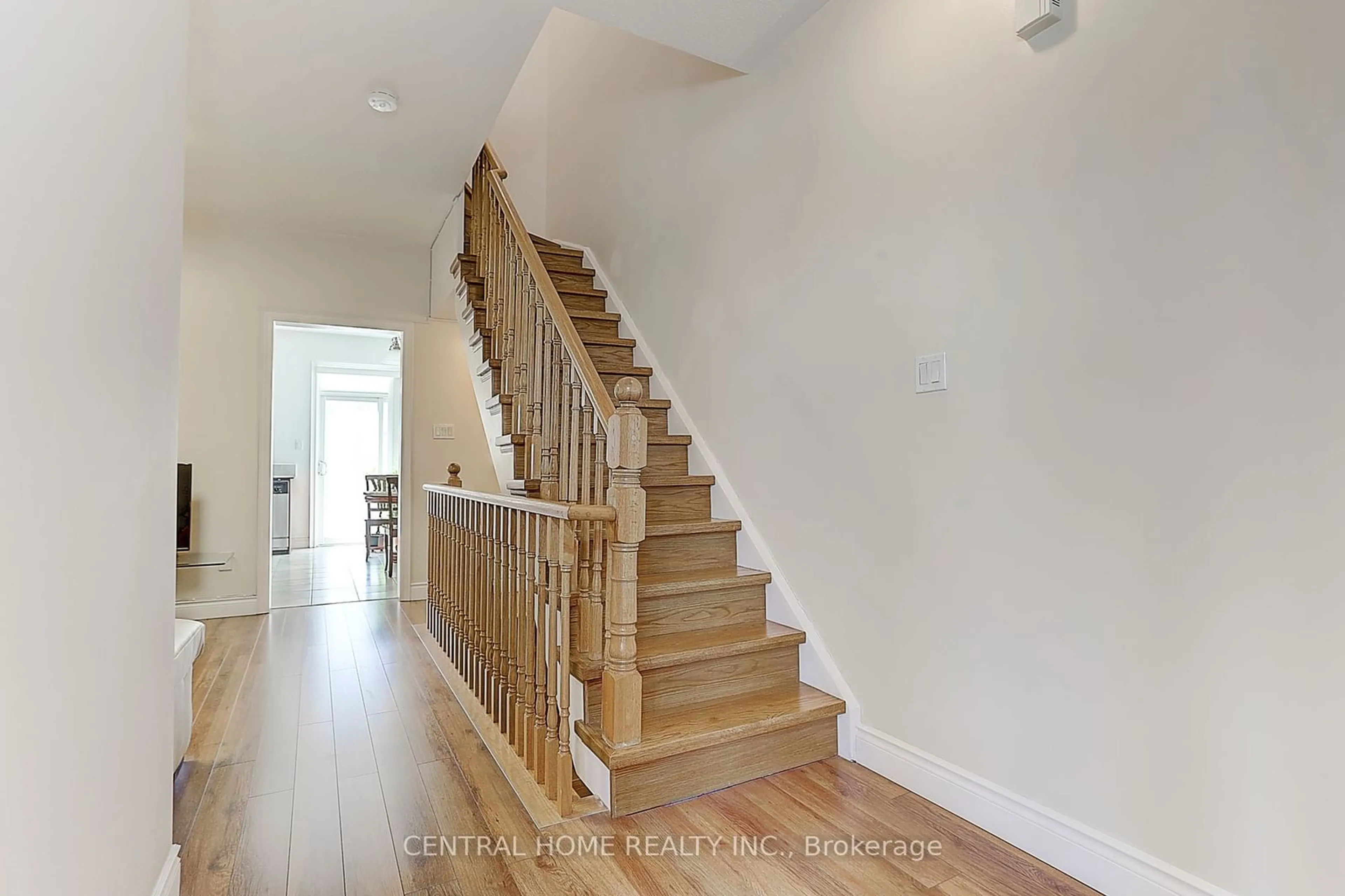 Stairs for 21 Galleria Pkwy #21, Markham Ontario L3T 0A4