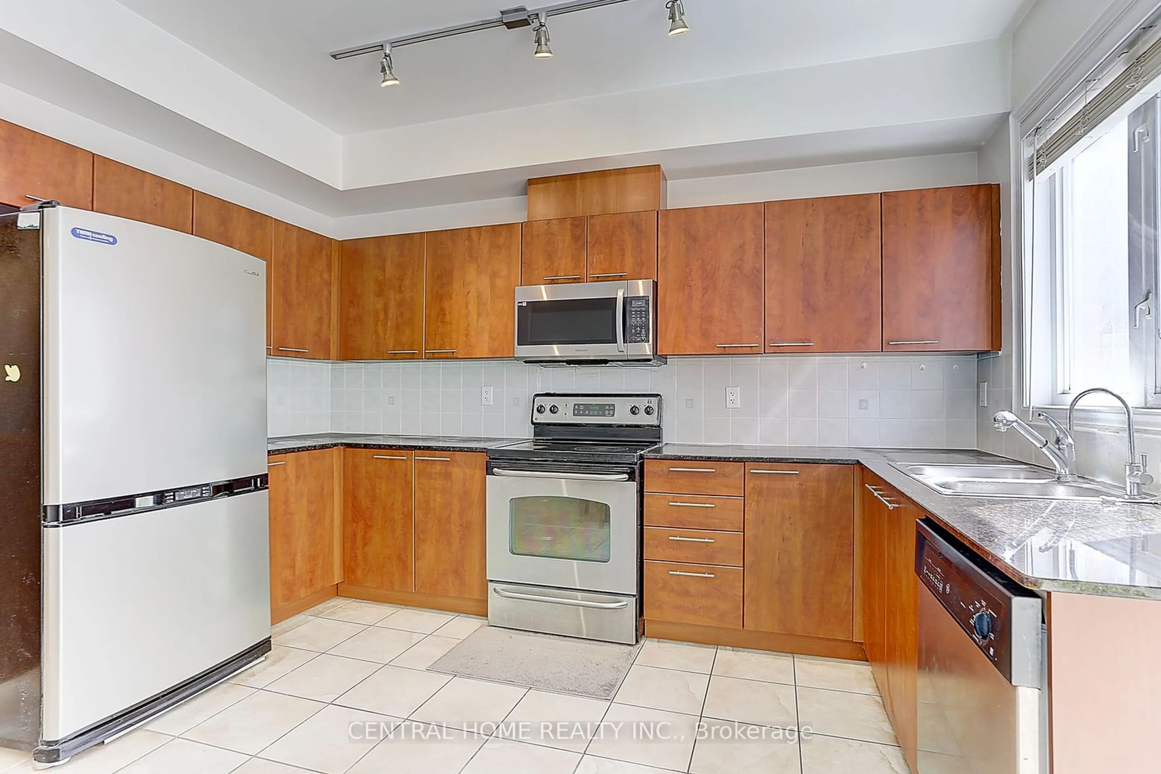 Standard kitchen, not visible floor for 21 Galleria Pkwy, Markham Ontario L3T 0A4