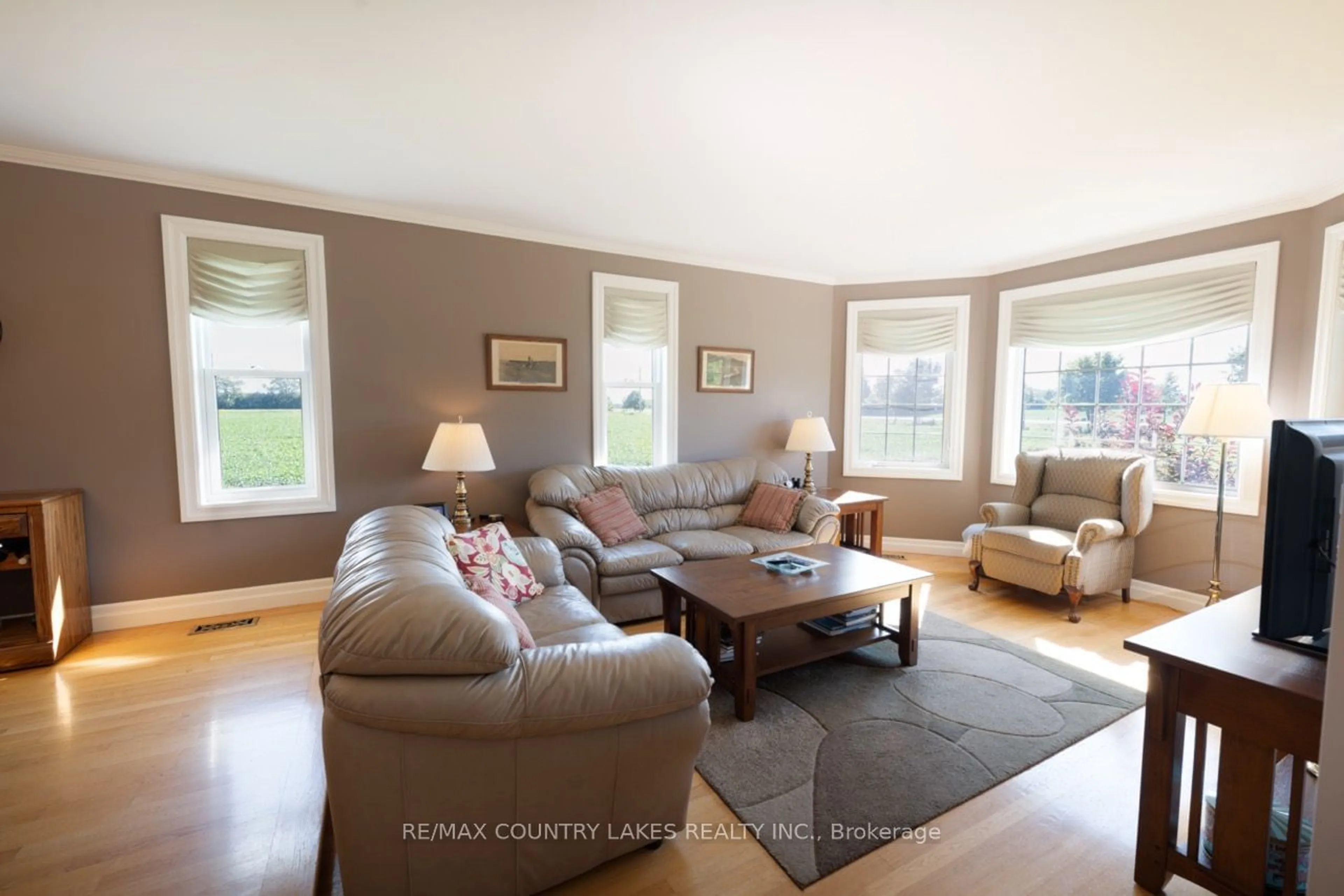 Living room, wood floors for 725 Regional Road 12, Brock Ontario L0E 1E0