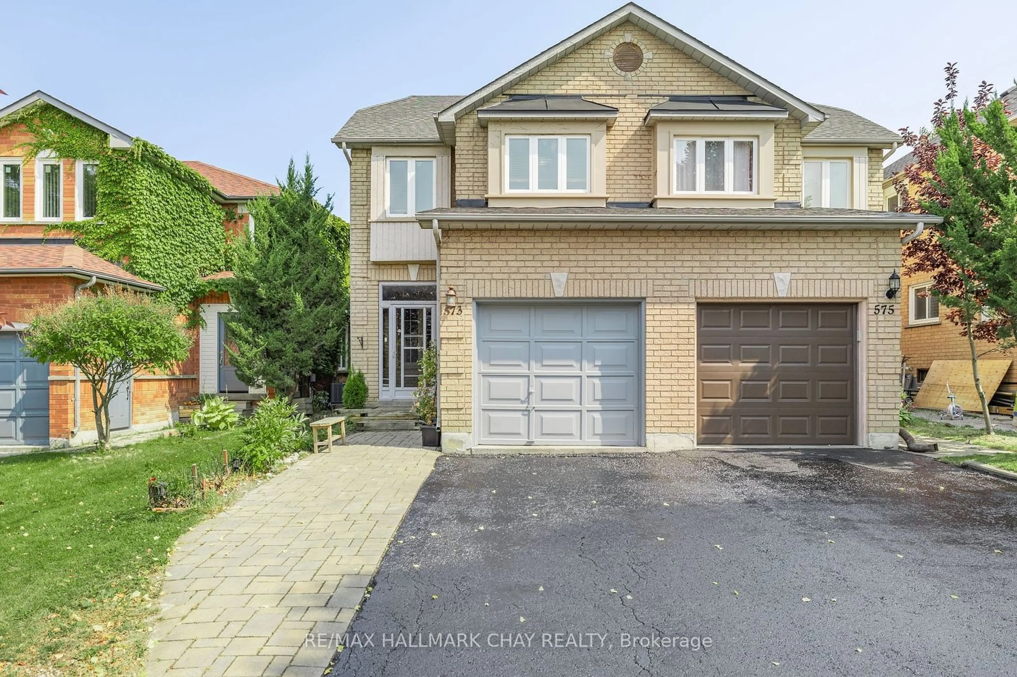 Frontside or backside of a home for 573 Skinner Ave, Newmarket Ontario L3X 2A4