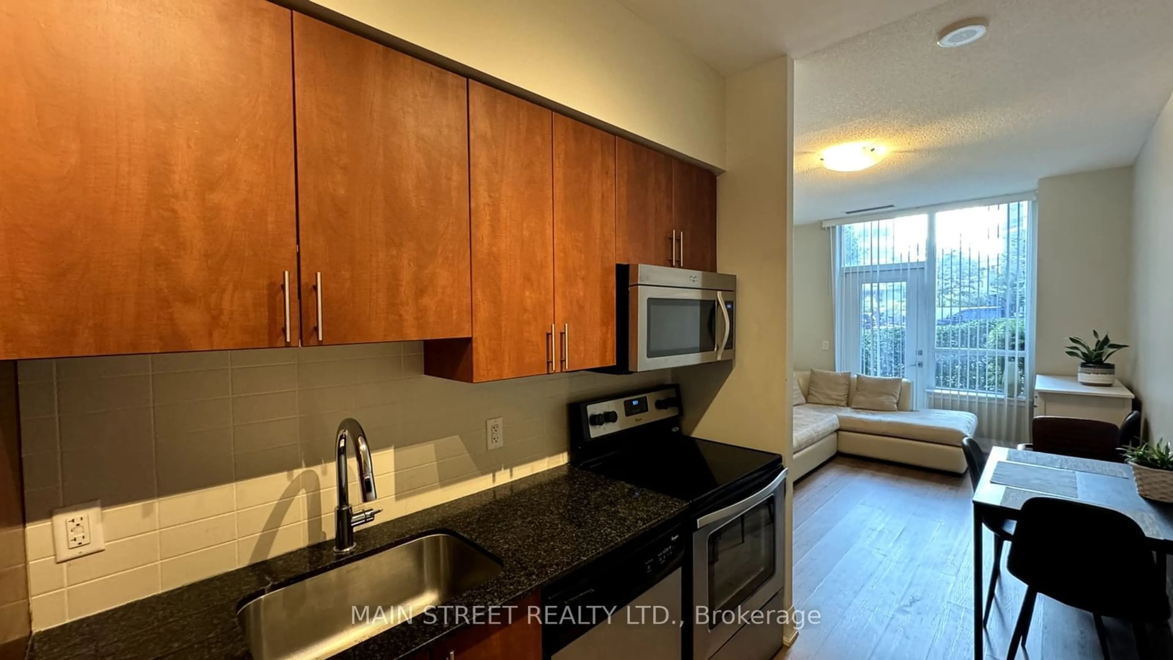 Standard kitchen for 95 North Park Rd #101, Vaughan Ontario L4J 0J1