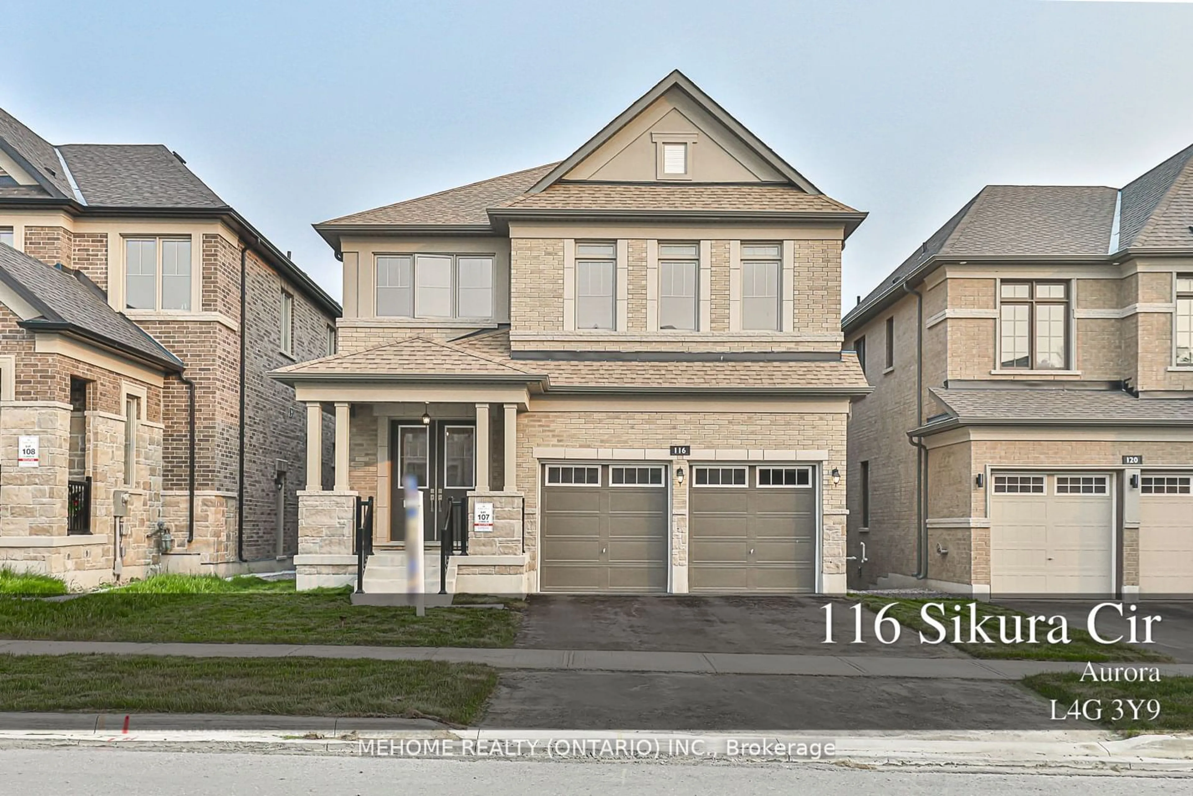 Frontside or backside of a home, the street view for 116 Sikura Circ, Aurora Ontario L4G 3Y9