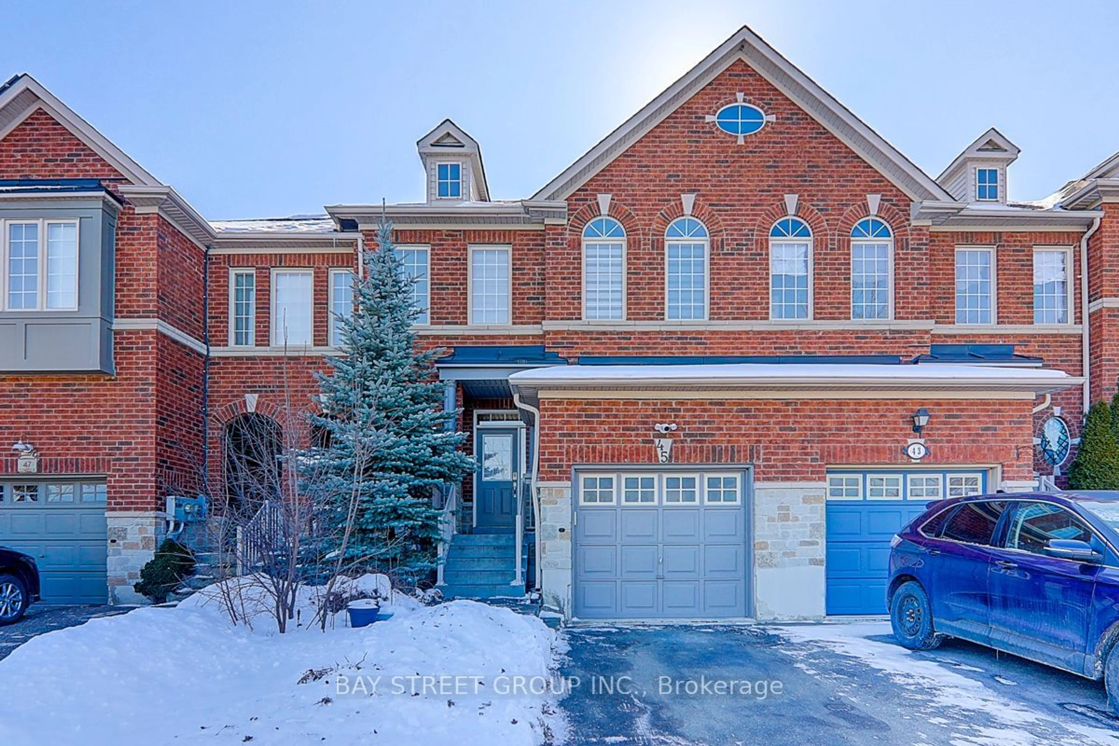 A pic from exterior of the house or condo, the street view for 45 Starwood Rd, Vaughan Ontario L4J 9C9