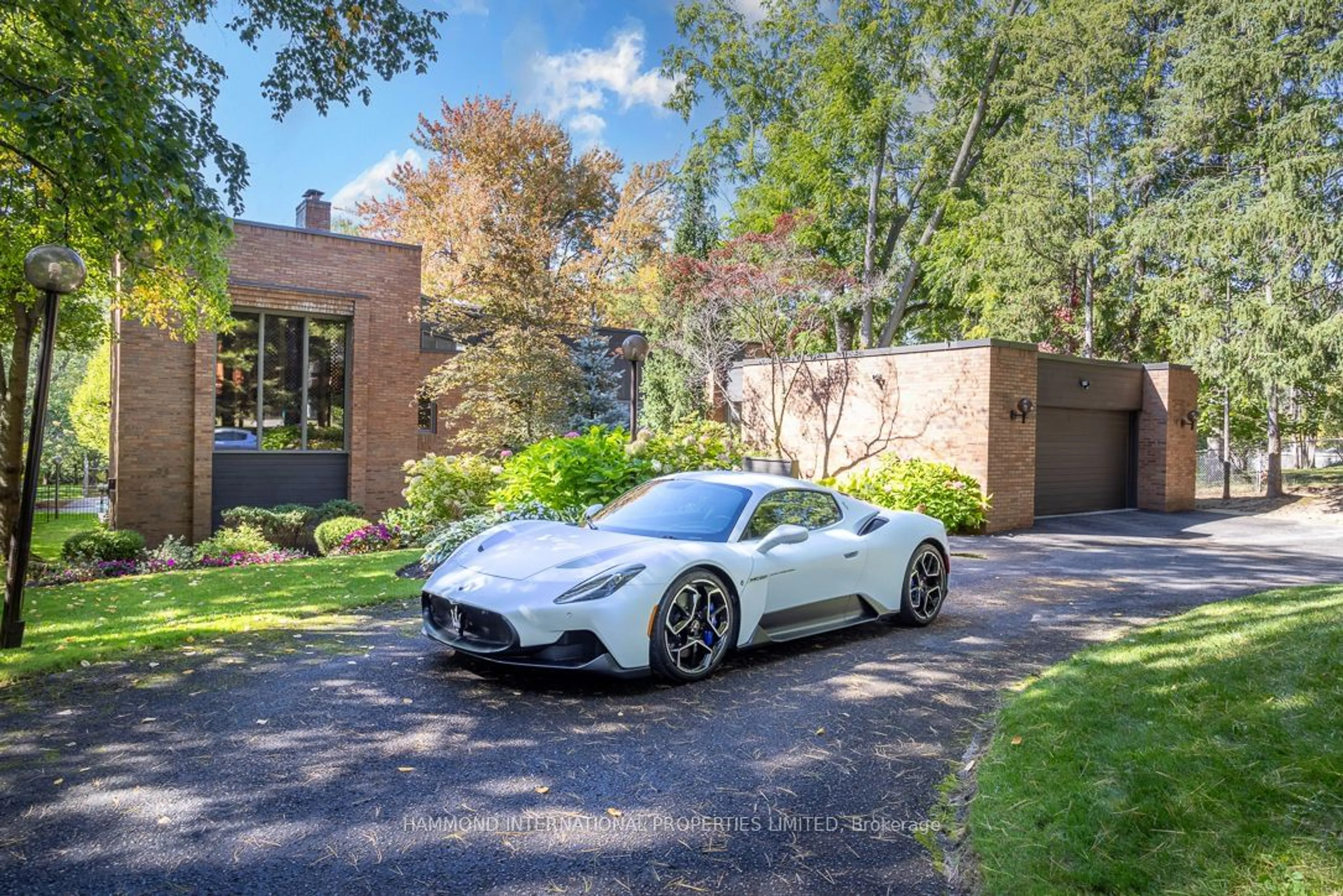 Indoor garage, cement floor for 18 Old English Lane, Markham Ontario L3T 2T9