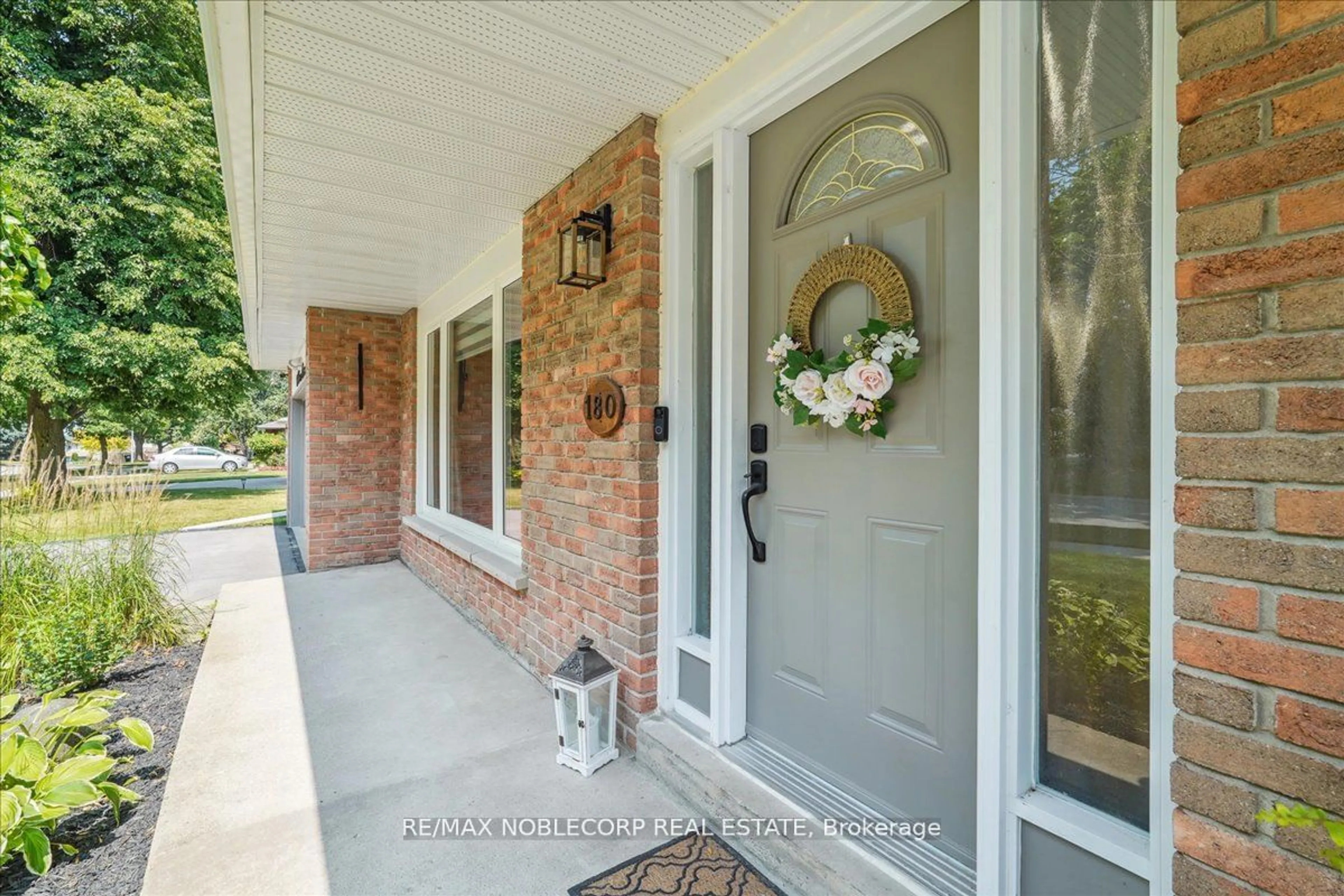 Indoor entryway for 180 Mason Ave, Bradford West Gwillimbury Ontario L3Z 1B2