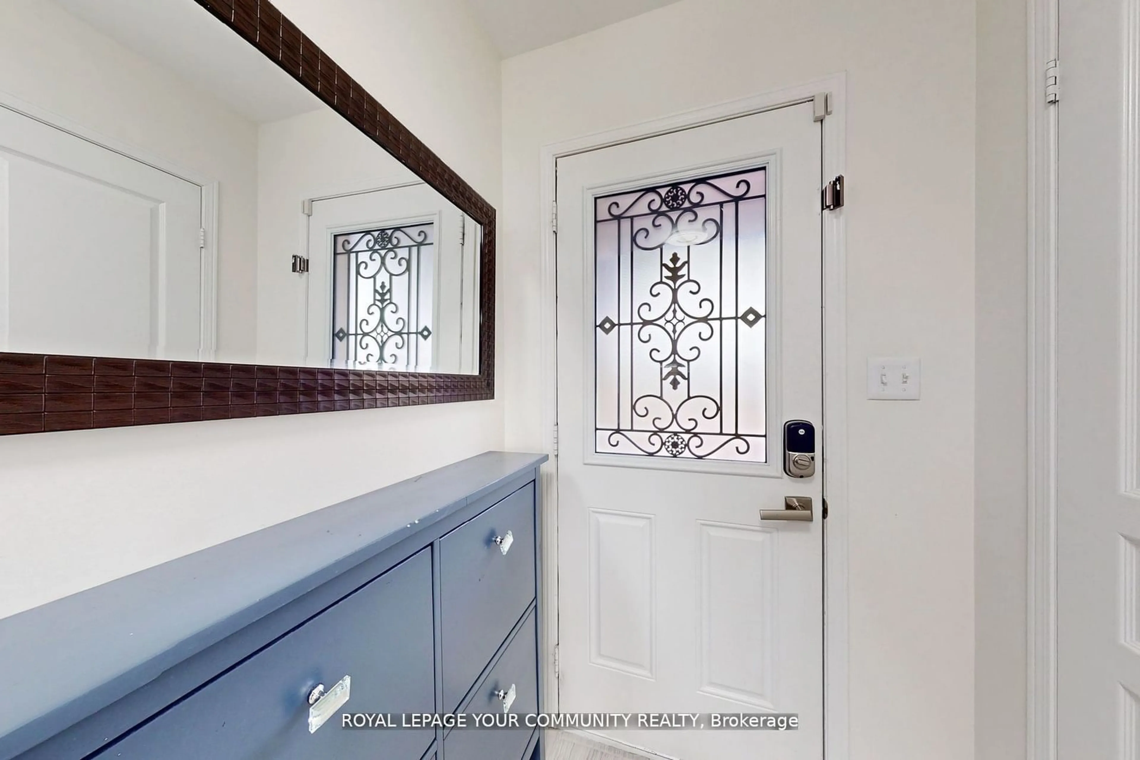 Indoor entryway for 18 Albert Lewis St, Markham Ontario L6B 0P6