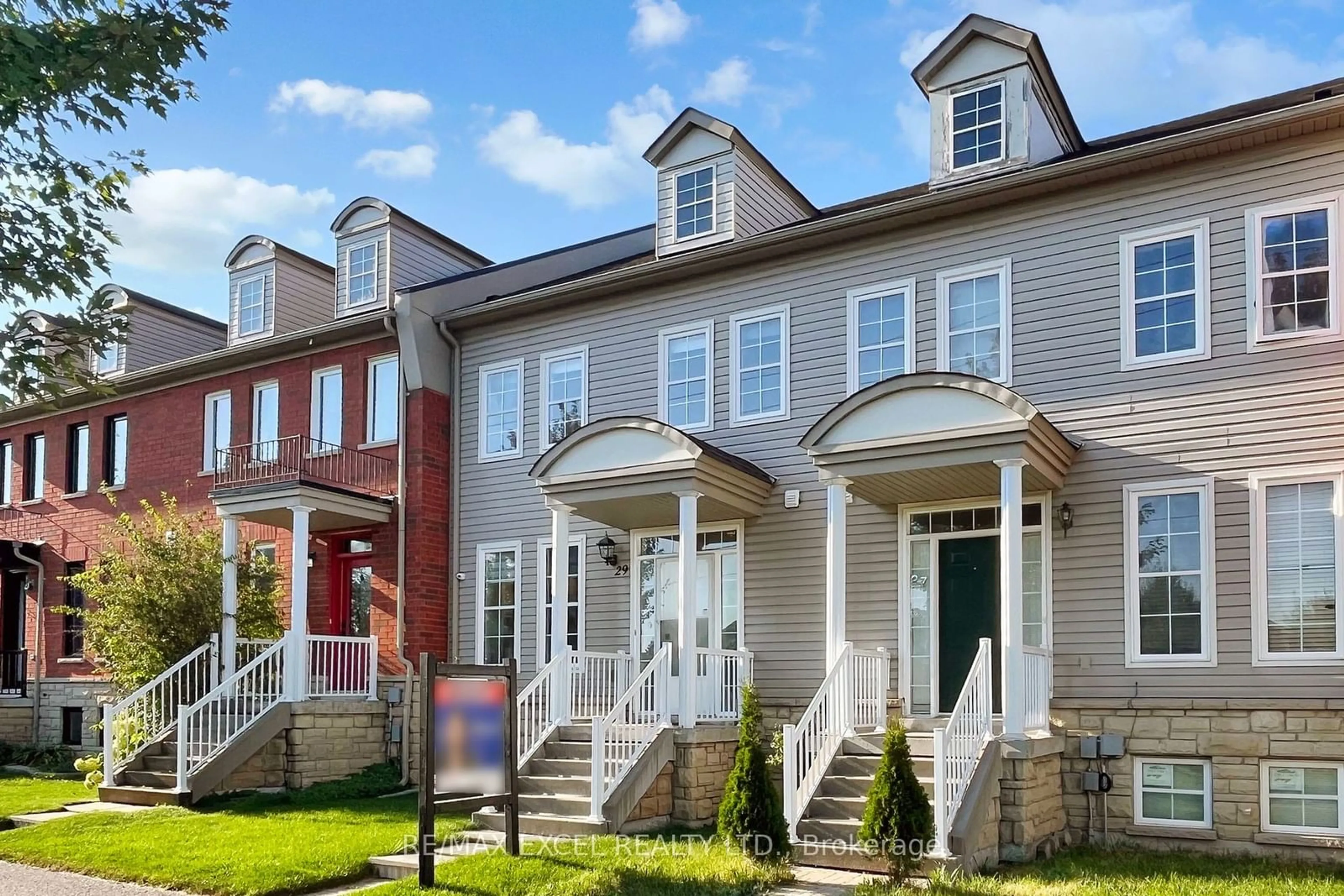 A pic from exterior of the house or condo, the front or back of building for 29 Yale Lane, Markham Ontario L6B 1H3