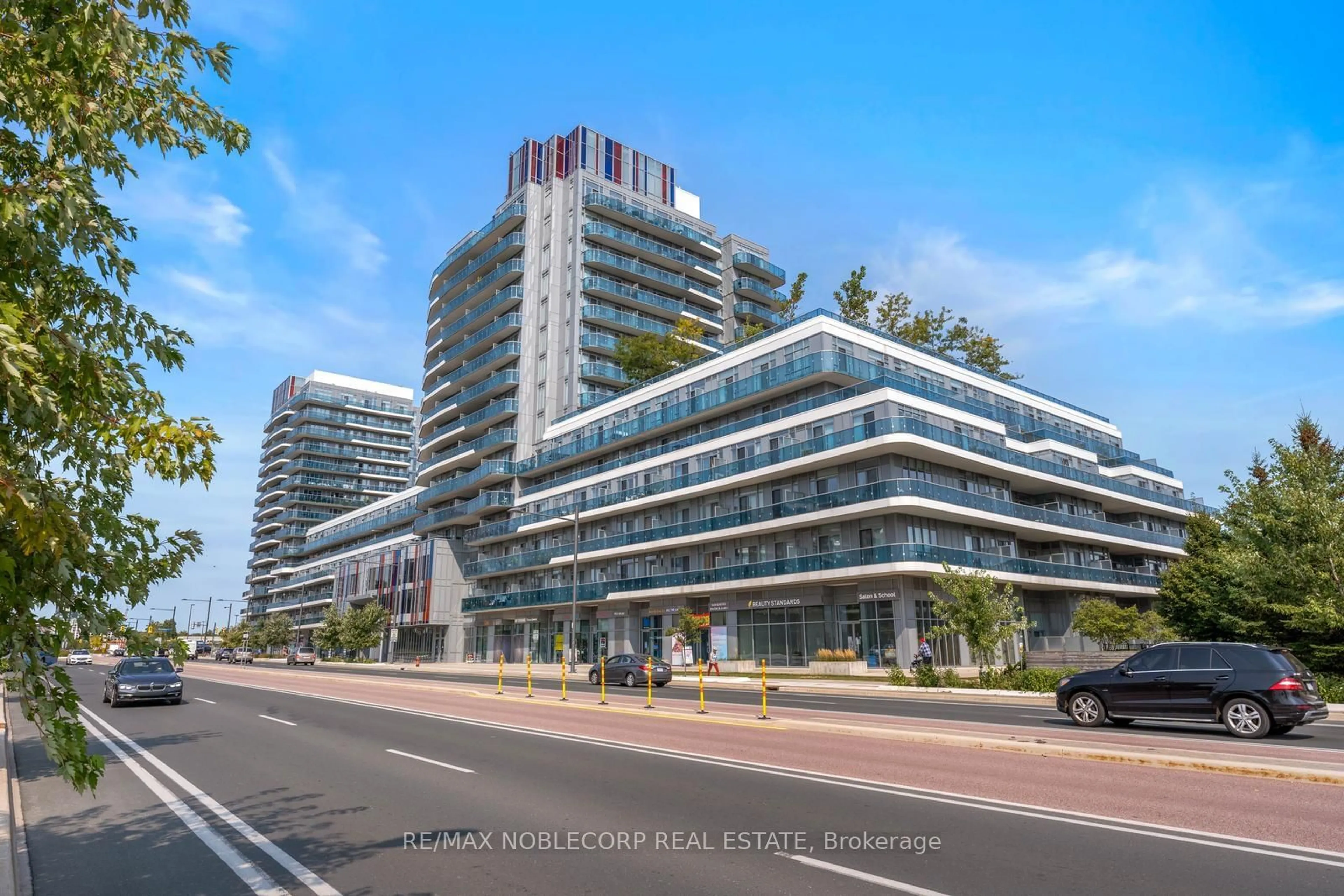 A pic from exterior of the house or condo, the street view for 9471 Yonge St #908, Richmond Hill Ontario L4C 0Z5