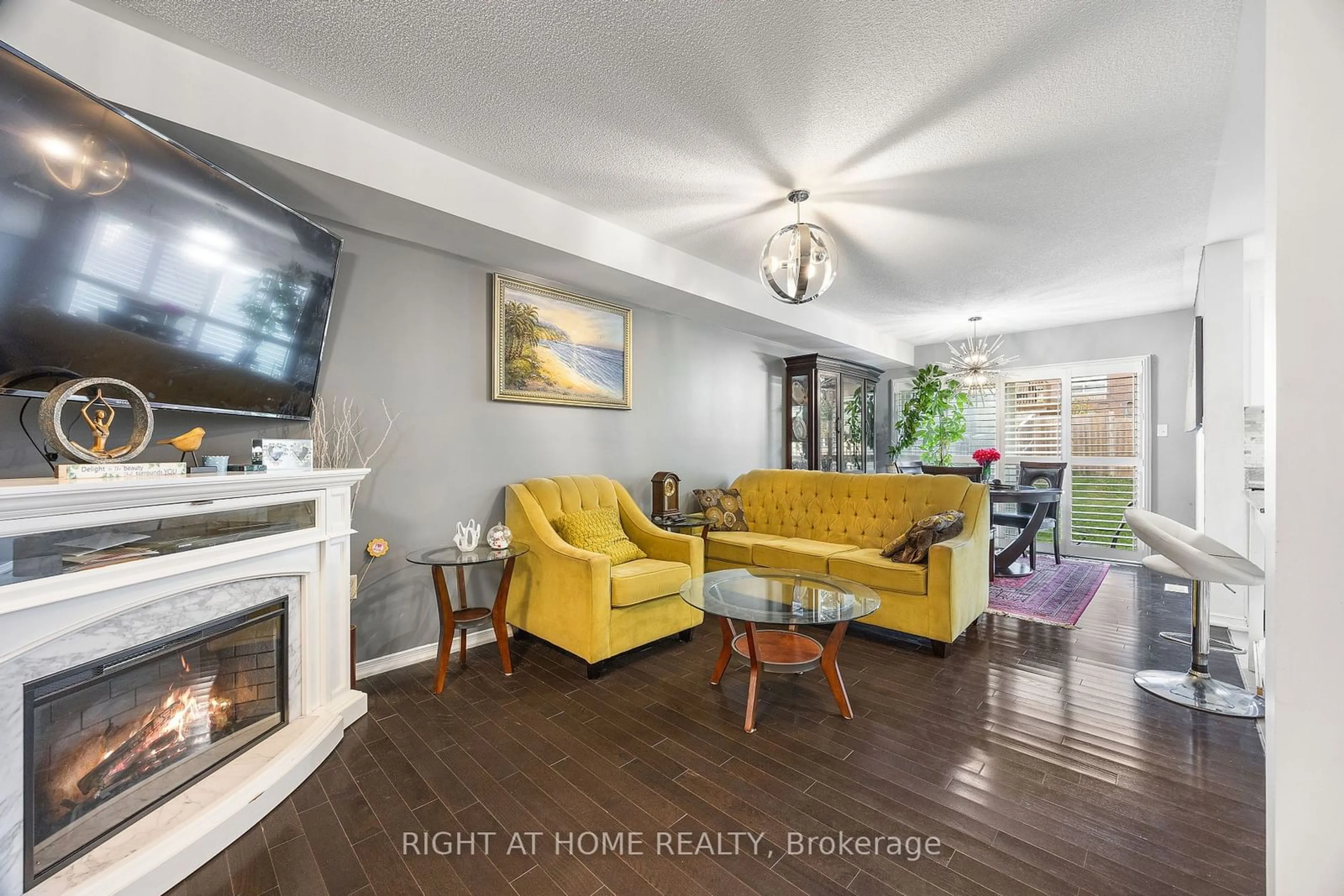 Living room, wood floors for 1483 Rankin Way, Innisfil Ontario L9S 0C6