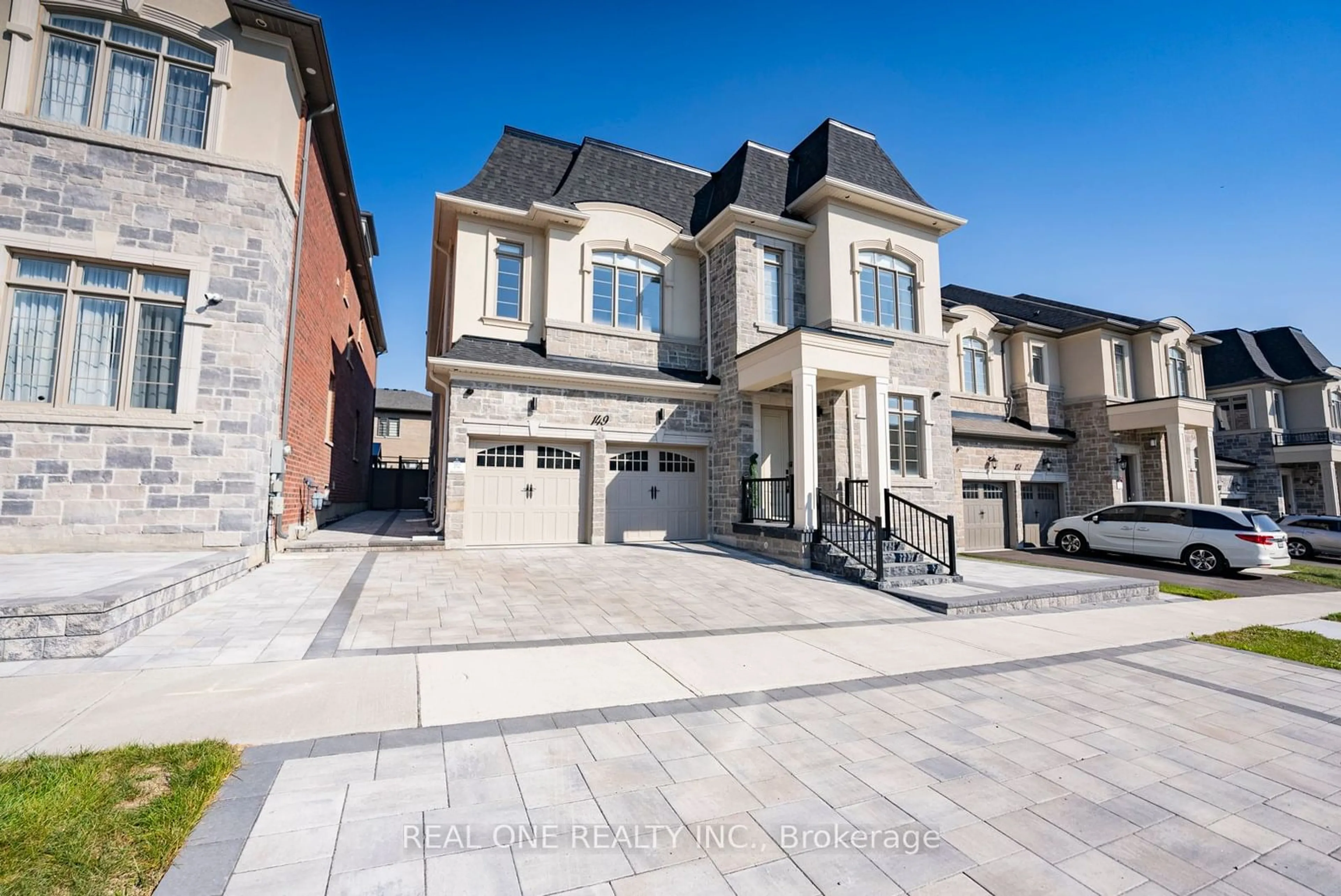 Frontside or backside of a home, the street view for 149 Milky Way Dr, Richmond Hill Ontario L4C 4Y3