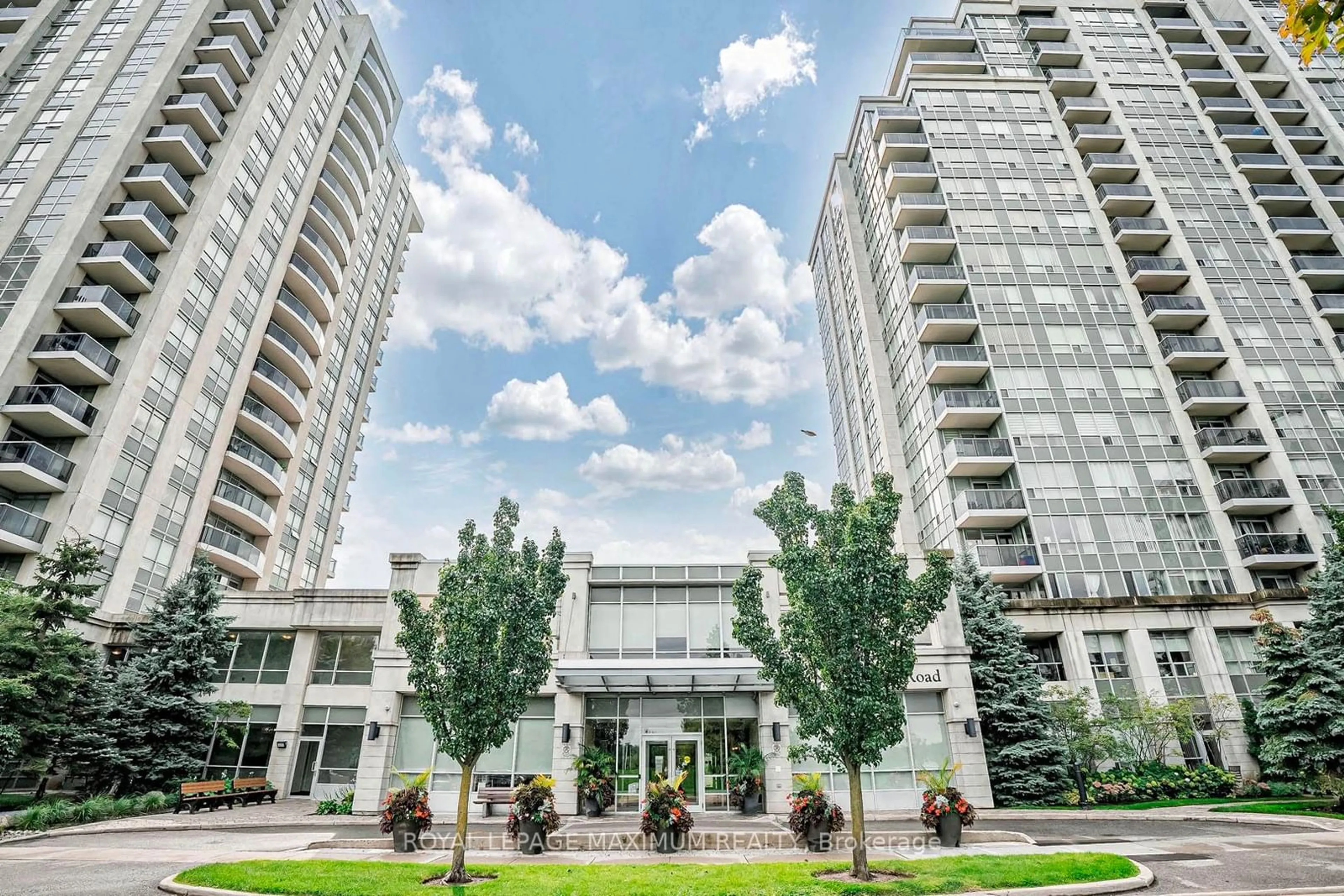 A pic from exterior of the house or condo for 15 North Park Rd #1203, Vaughan Ontario L4J 0A1