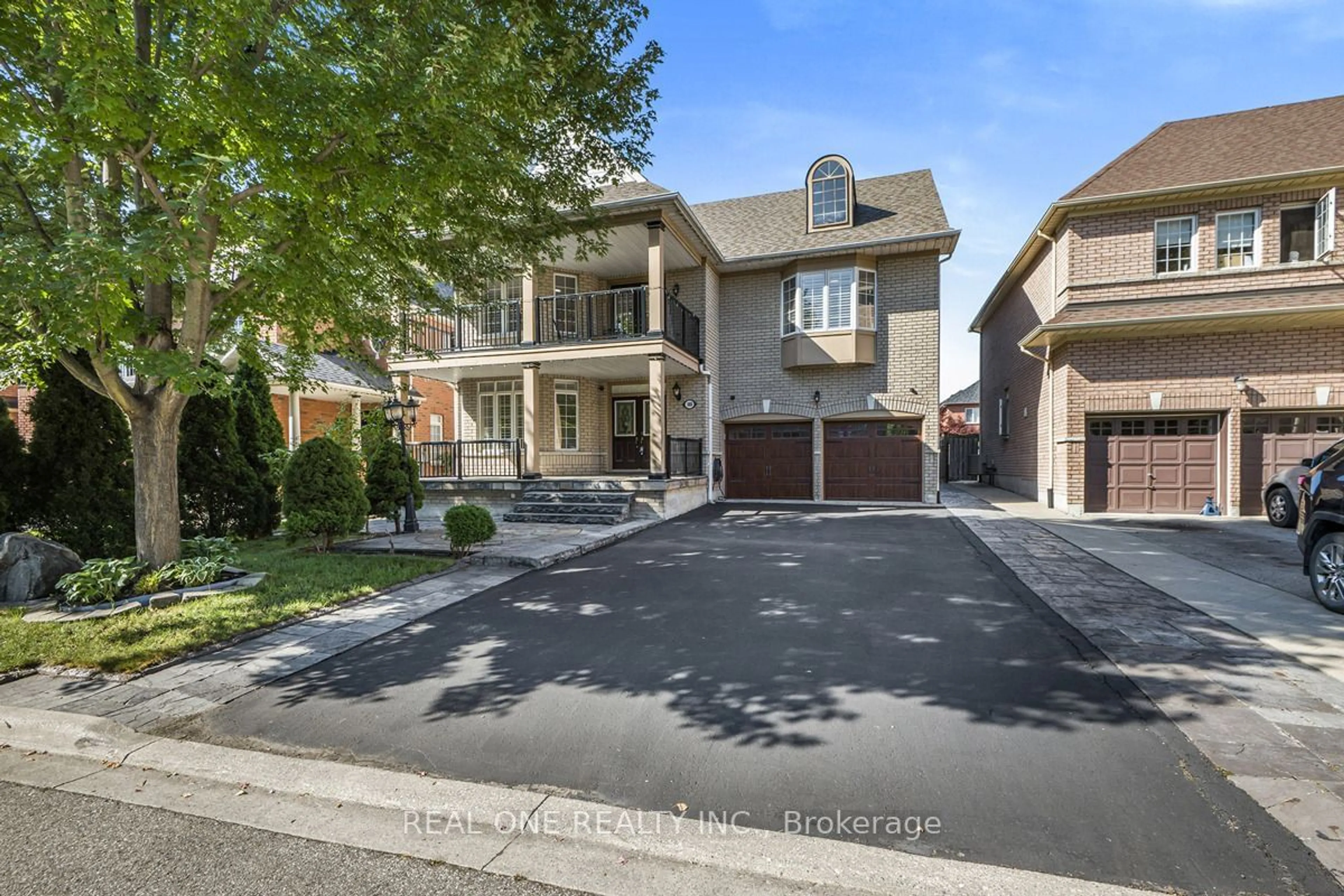 Frontside or backside of a home for 165 St Nicholas Cres, Vaughan Ontario L4H 3E6