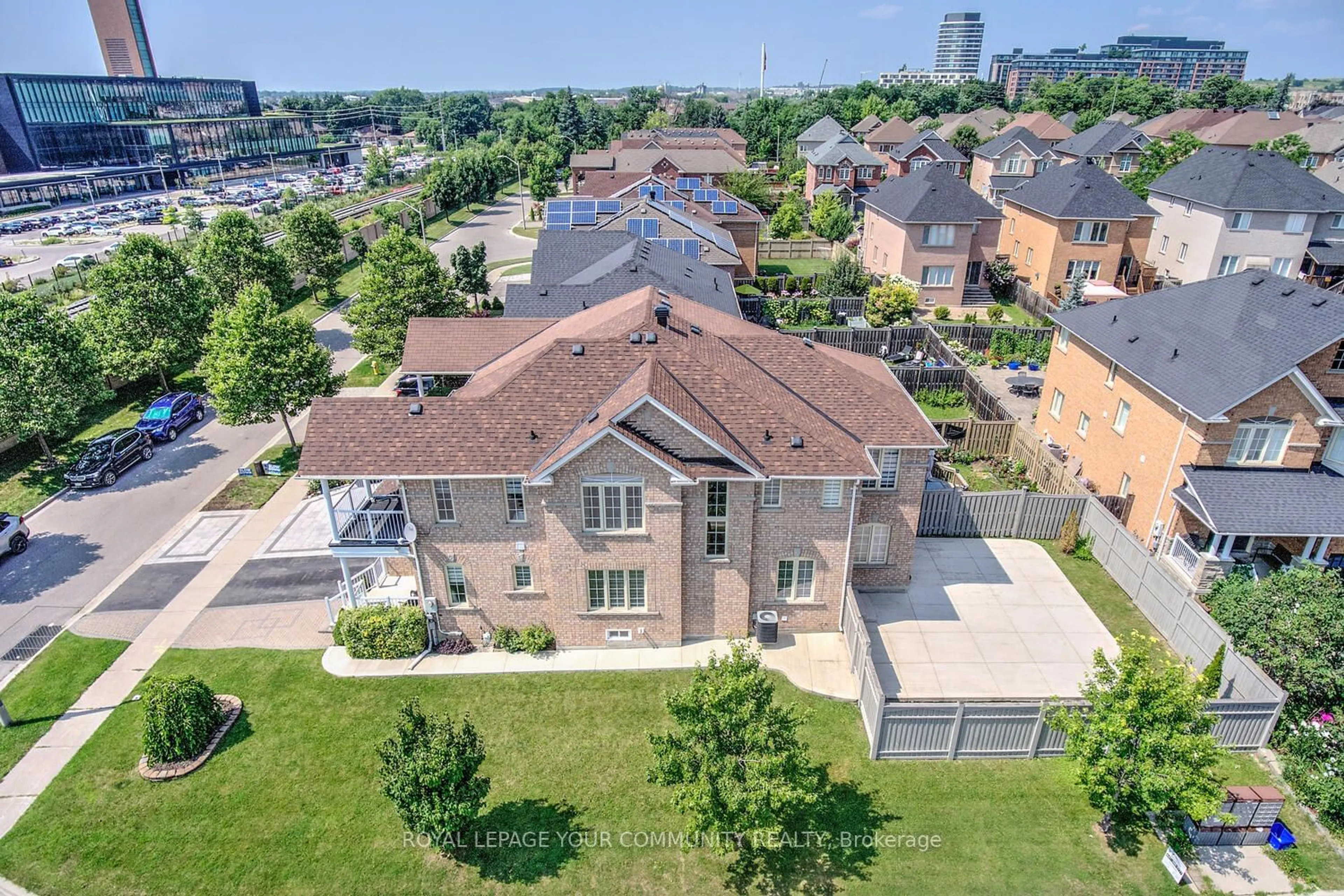 A pic from exterior of the house or condo, the street view for 208 Petticoat Rd, Vaughan Ontario L6A 0M1