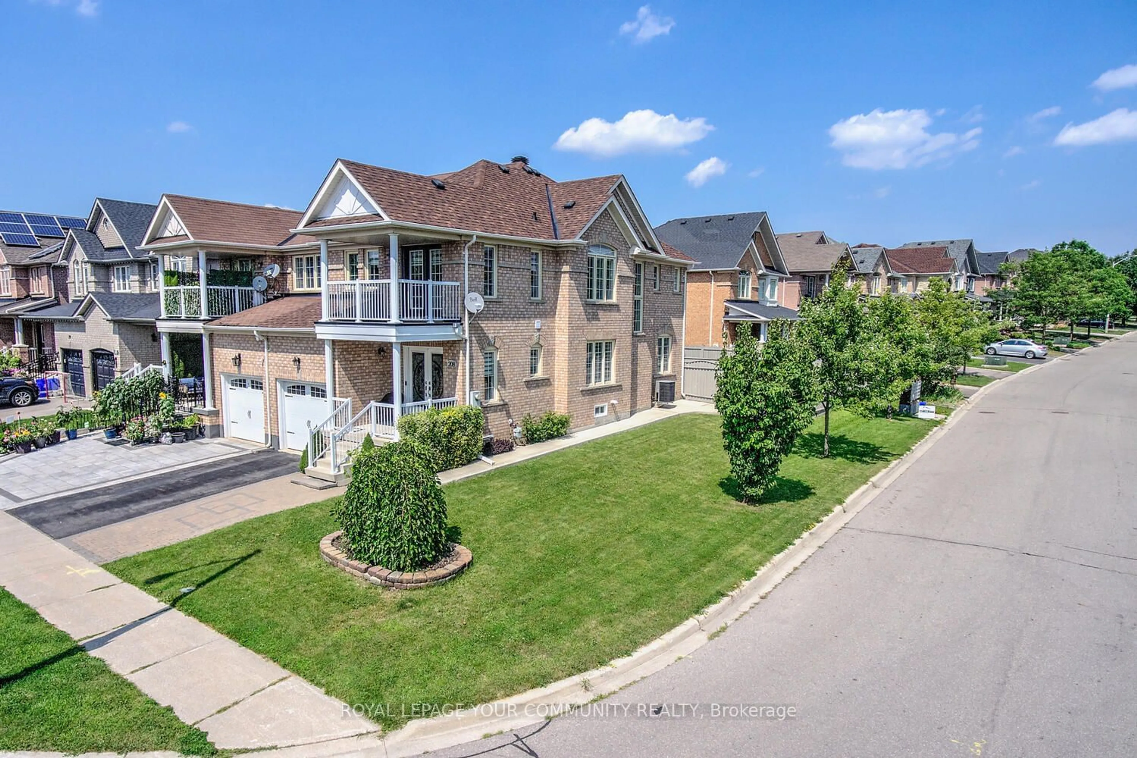 A pic from exterior of the house or condo, the street view for 208 Petticoat Rd, Vaughan Ontario L6A 0M1