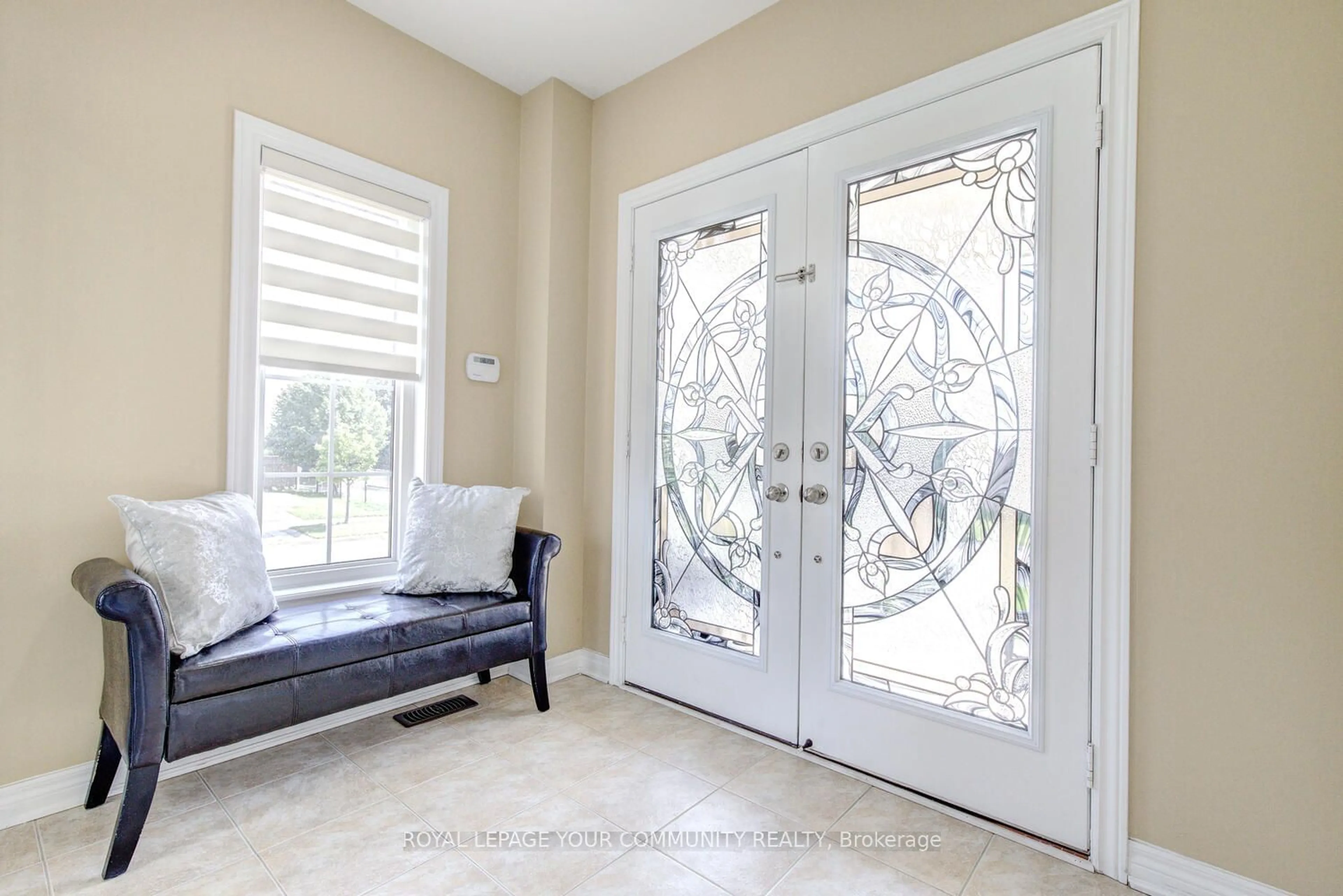 Indoor entryway, wood floors for 208 Petticoat Rd, Vaughan Ontario L6A 0M1