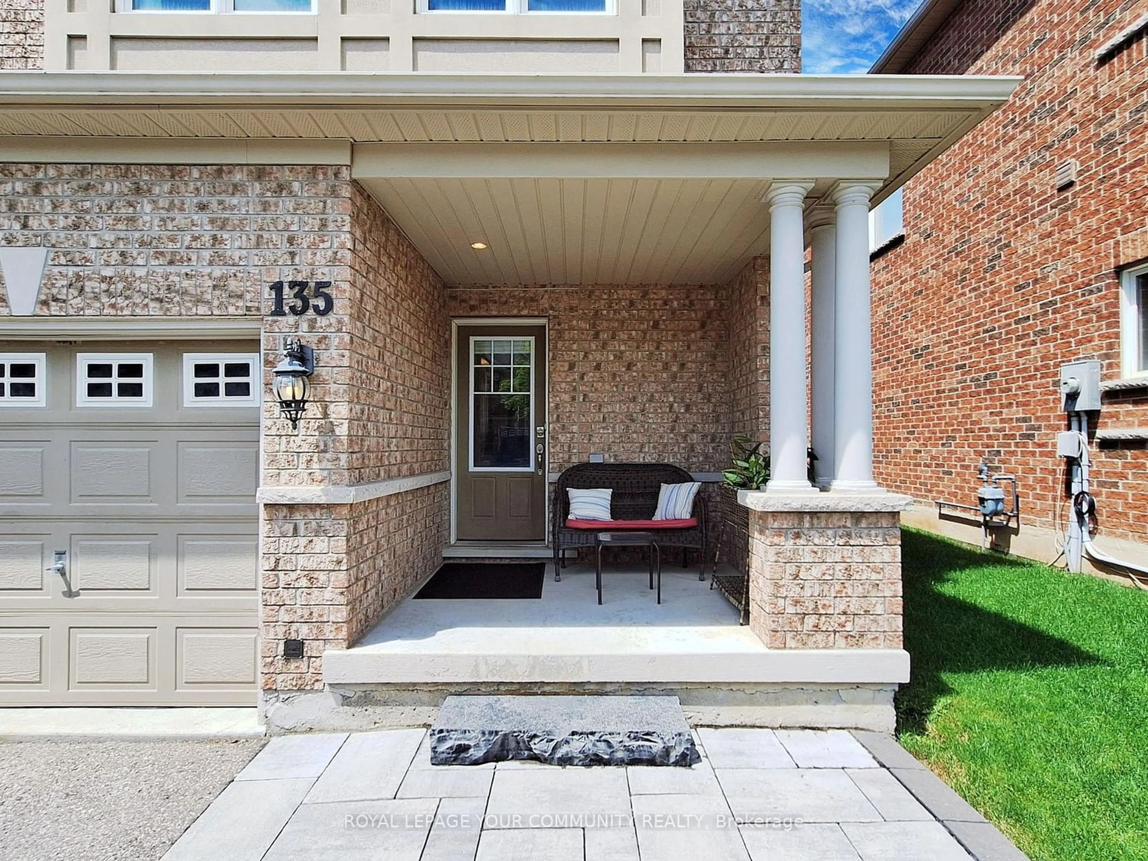 Home with brick exterior material for 135 Courtland Cres, East Gwillimbury Ontario L9N 0B1