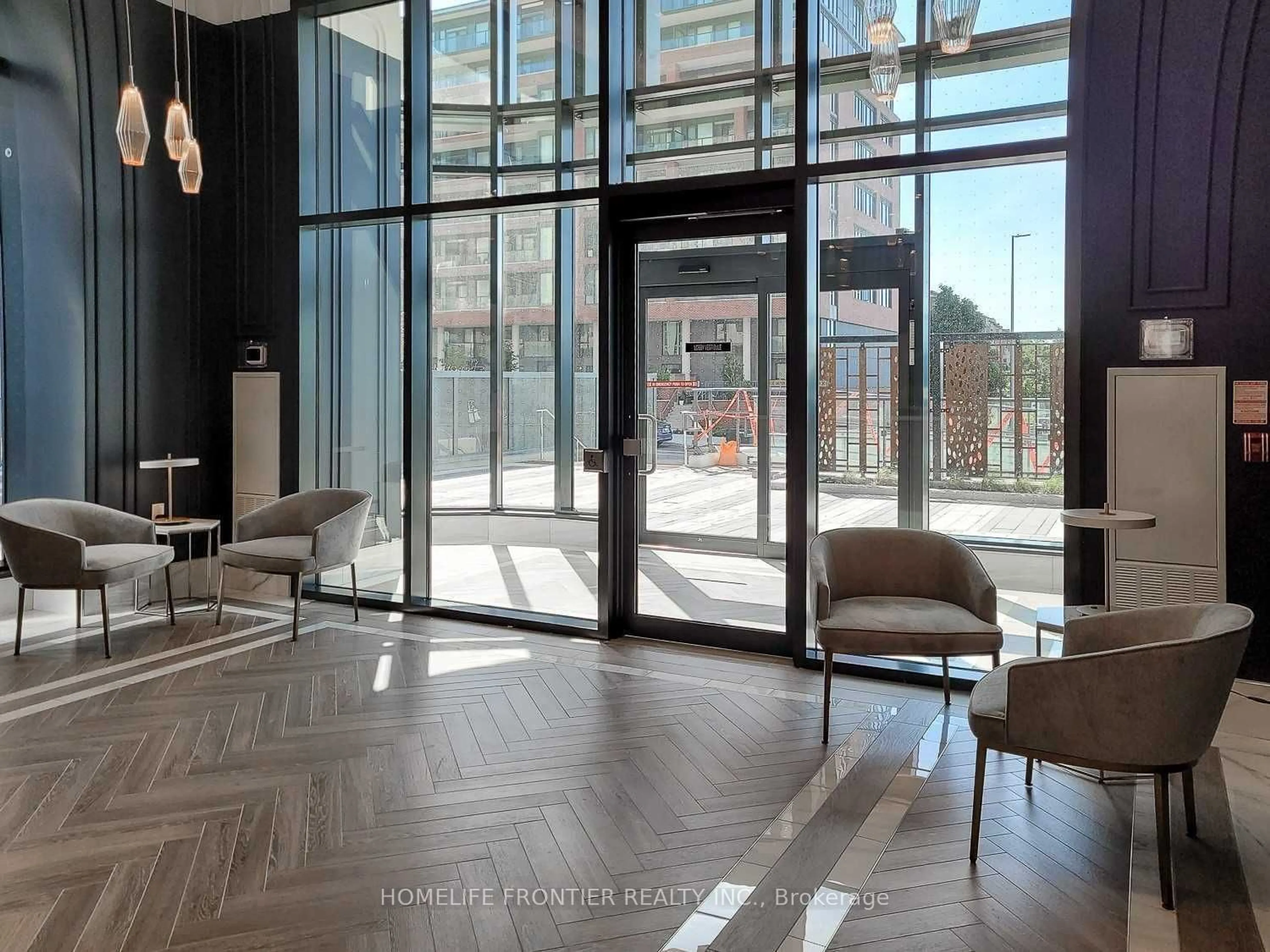 Indoor lobby for 120 Eagle Rock Way #805, Vaughan Ontario L6A 5C2