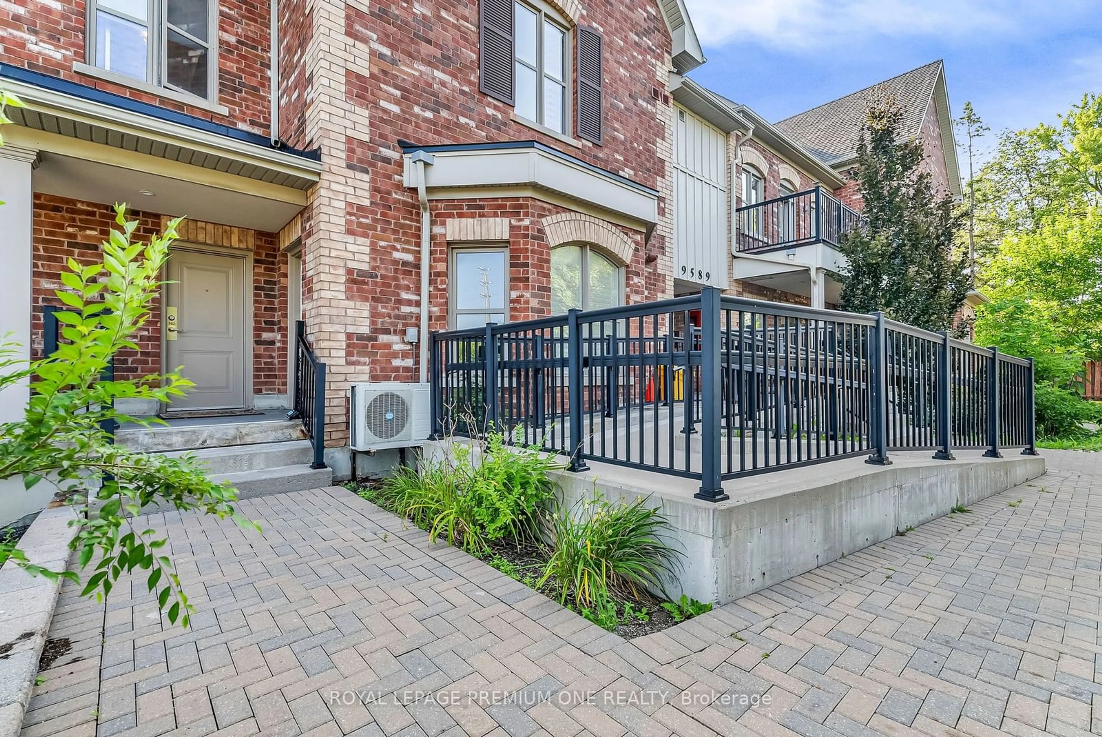 A pic from exterior of the house or condo, the street view for 9589 Keele St #202, Vaughan Ontario L6A 5M1