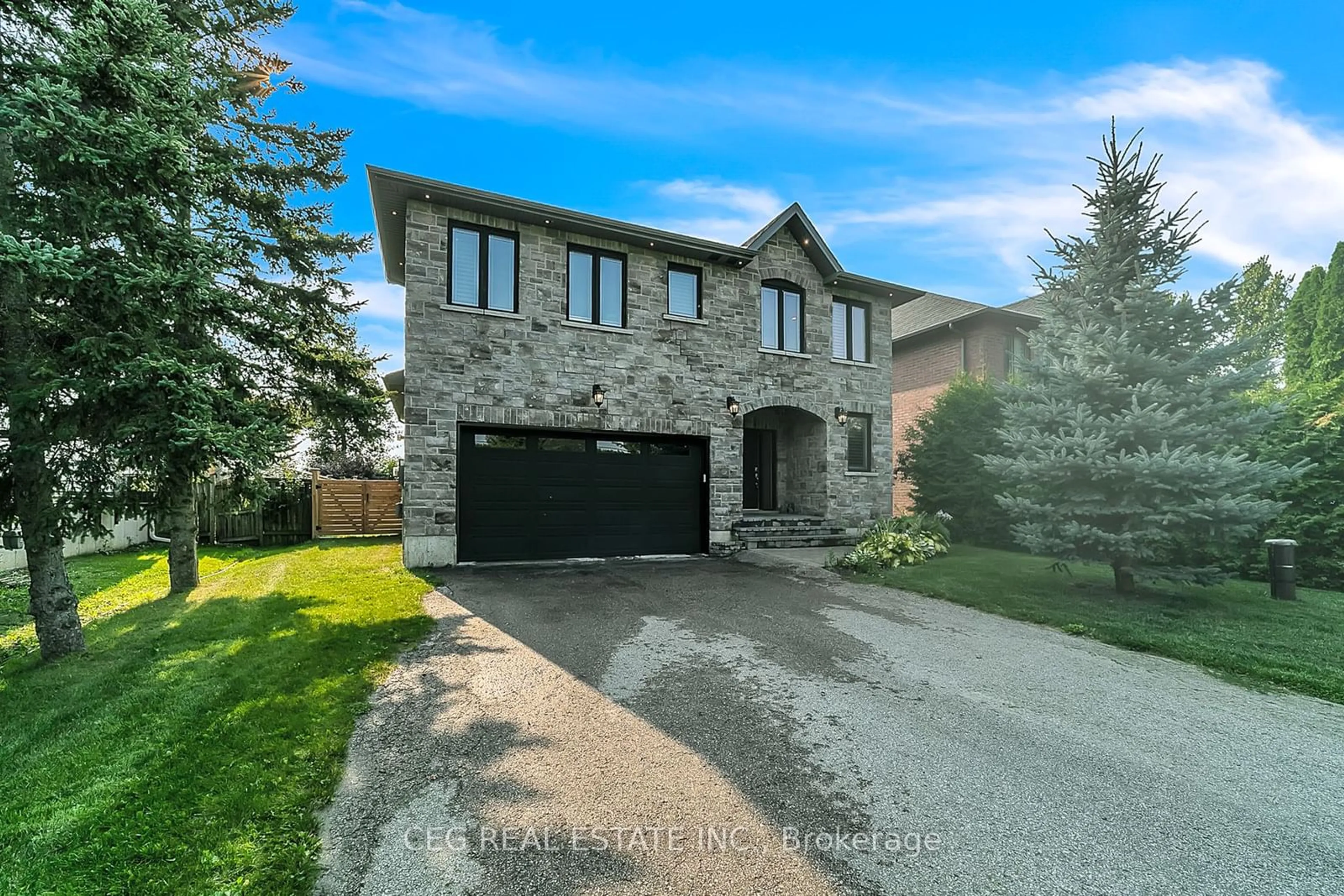 Frontside or backside of a home for 530 Duclos Point Rd, Georgina Ontario L0E 1N0