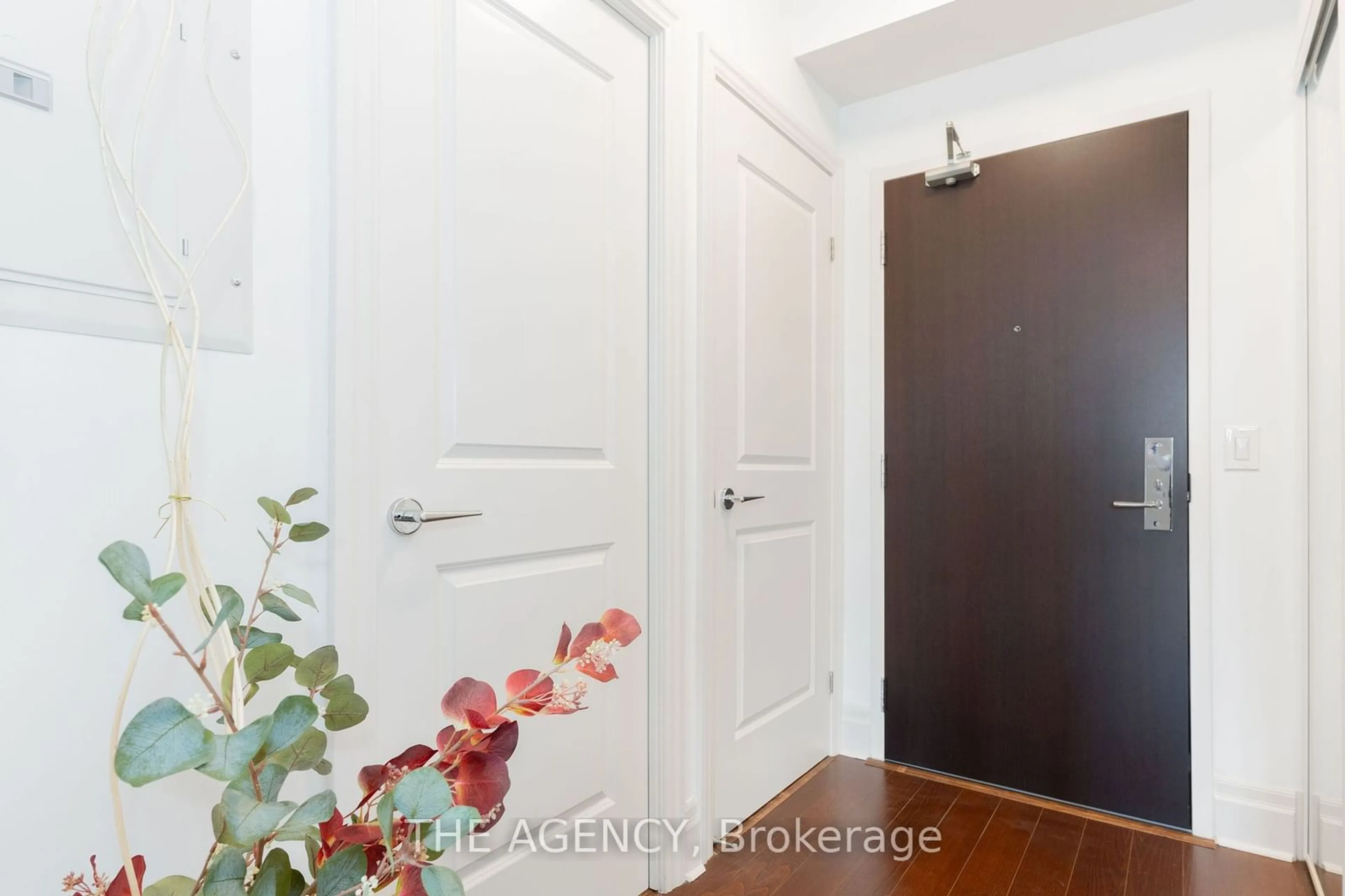 Indoor entryway for 111 Upper Duke Cres #619, Markham Ontario L6G 0C8