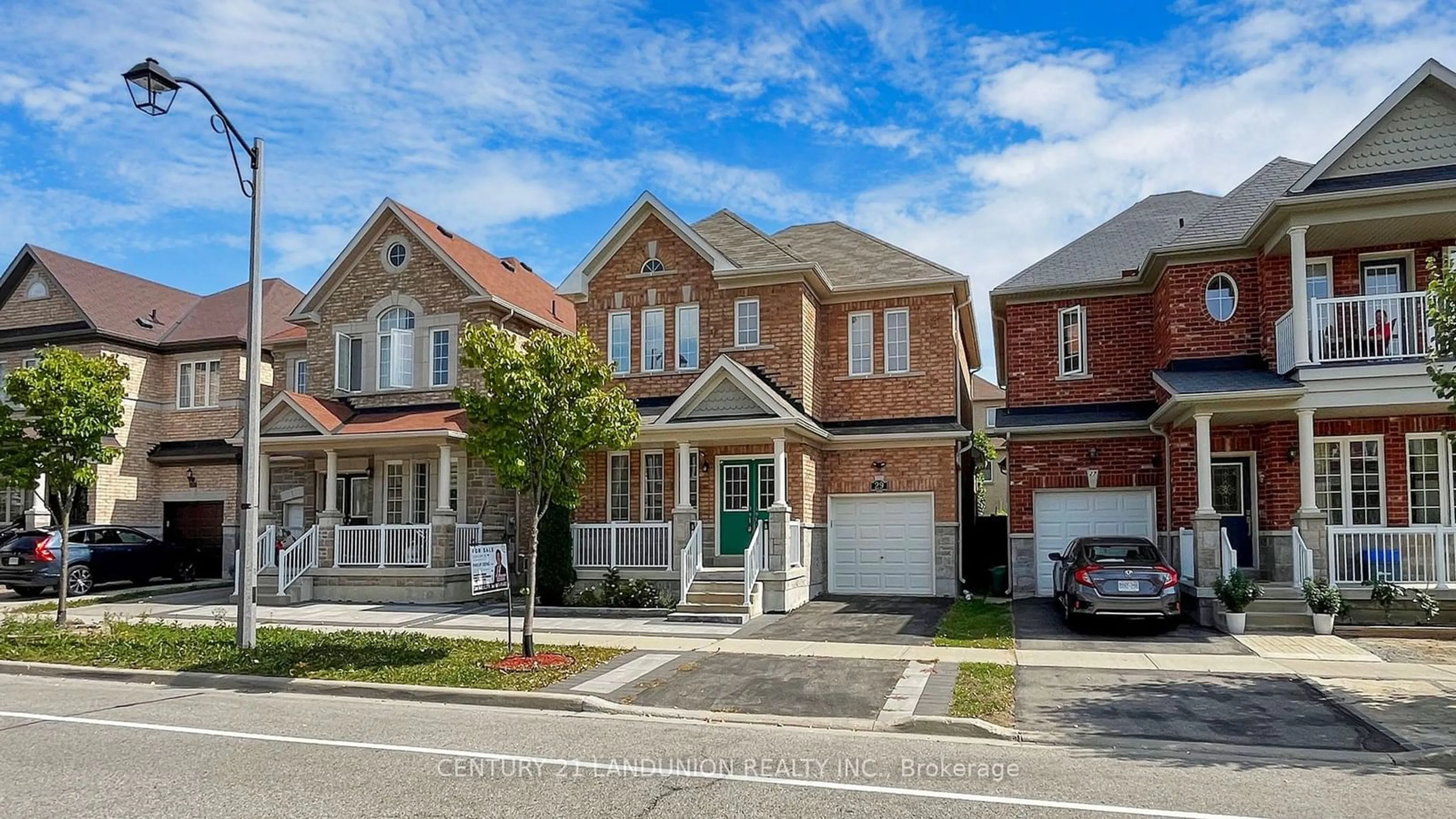 A pic from exterior of the house or condo, the street view for 29 Greenspire Ave, Markham Ontario L6E 0N2