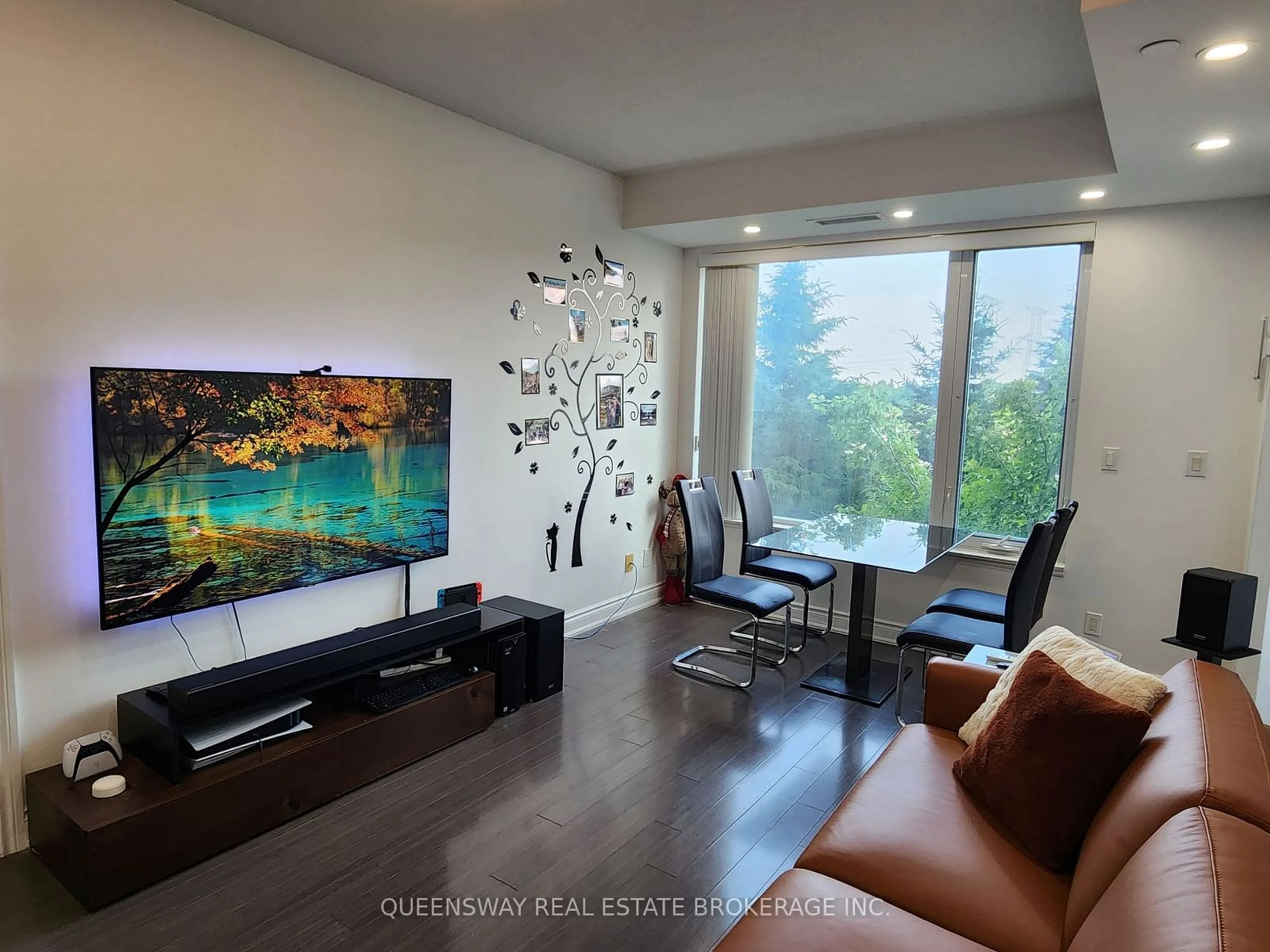 Living room for 277 South Park Rd #209, Markham Ontario L3T 0B7