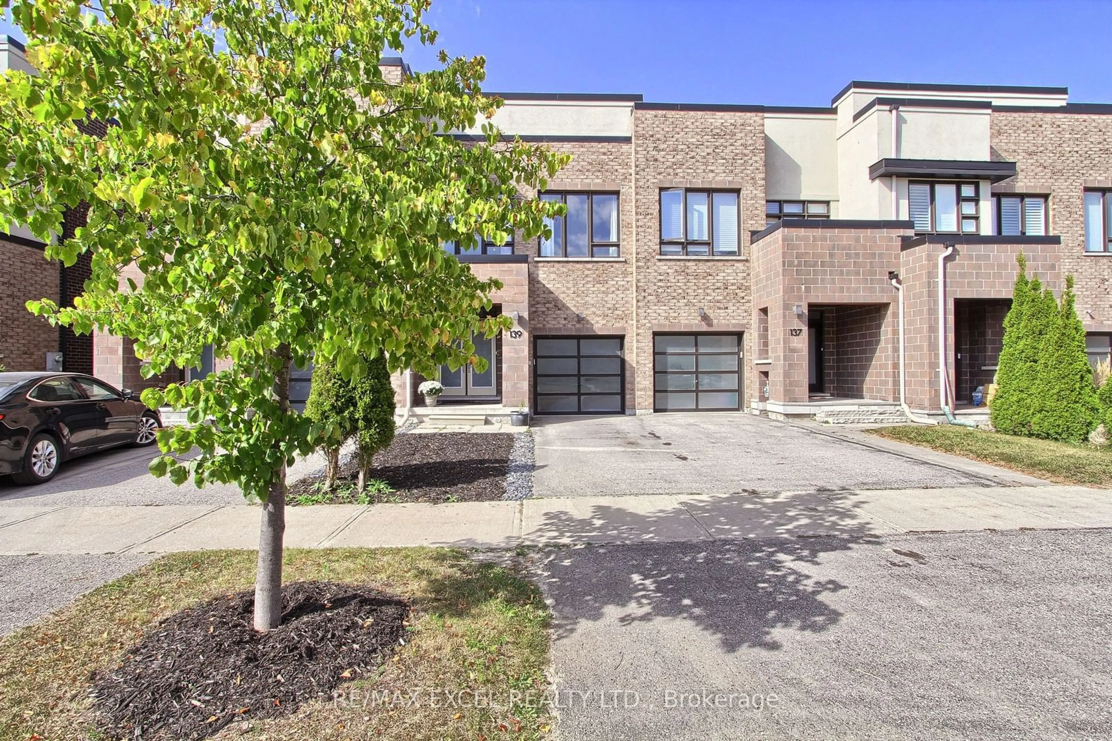 A pic from exterior of the house or condo, the street view for 139 Dariole Dr, Richmond Hill Ontario L4E 0Y8