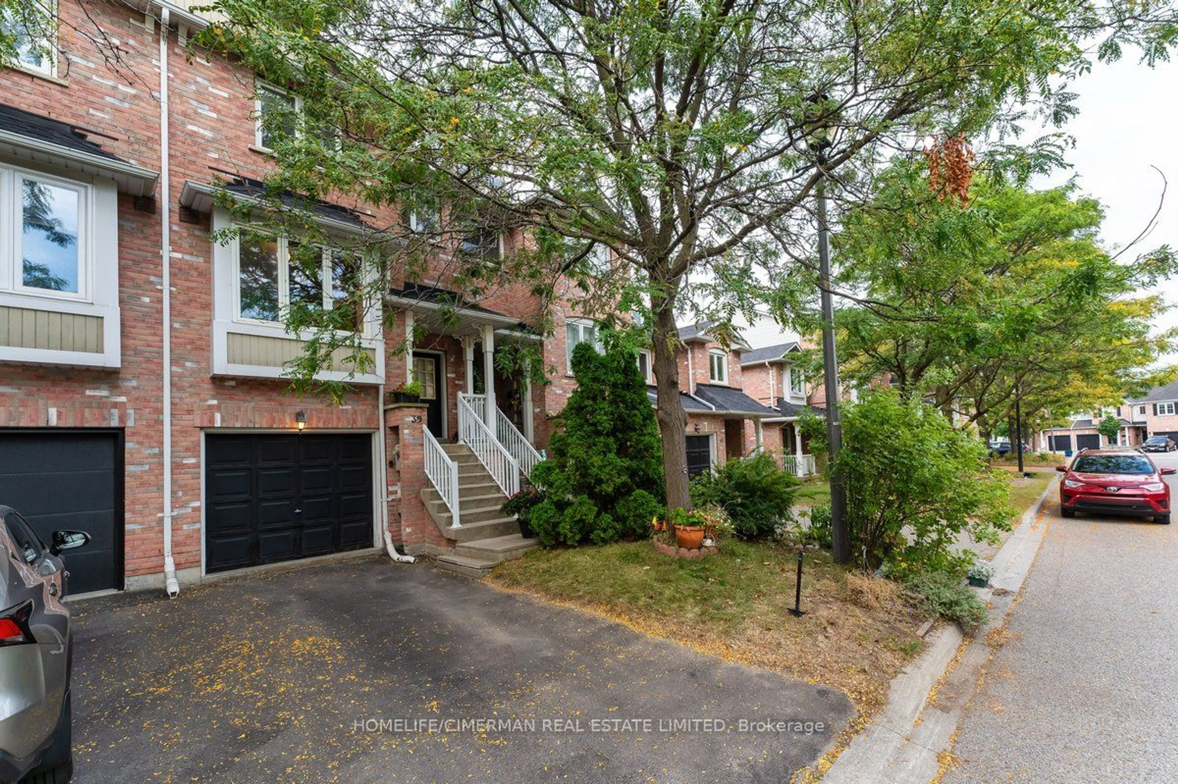 A pic from exterior of the house or condo for 39 Vanity Cres, Richmond Hill Ontario L4B 4E5