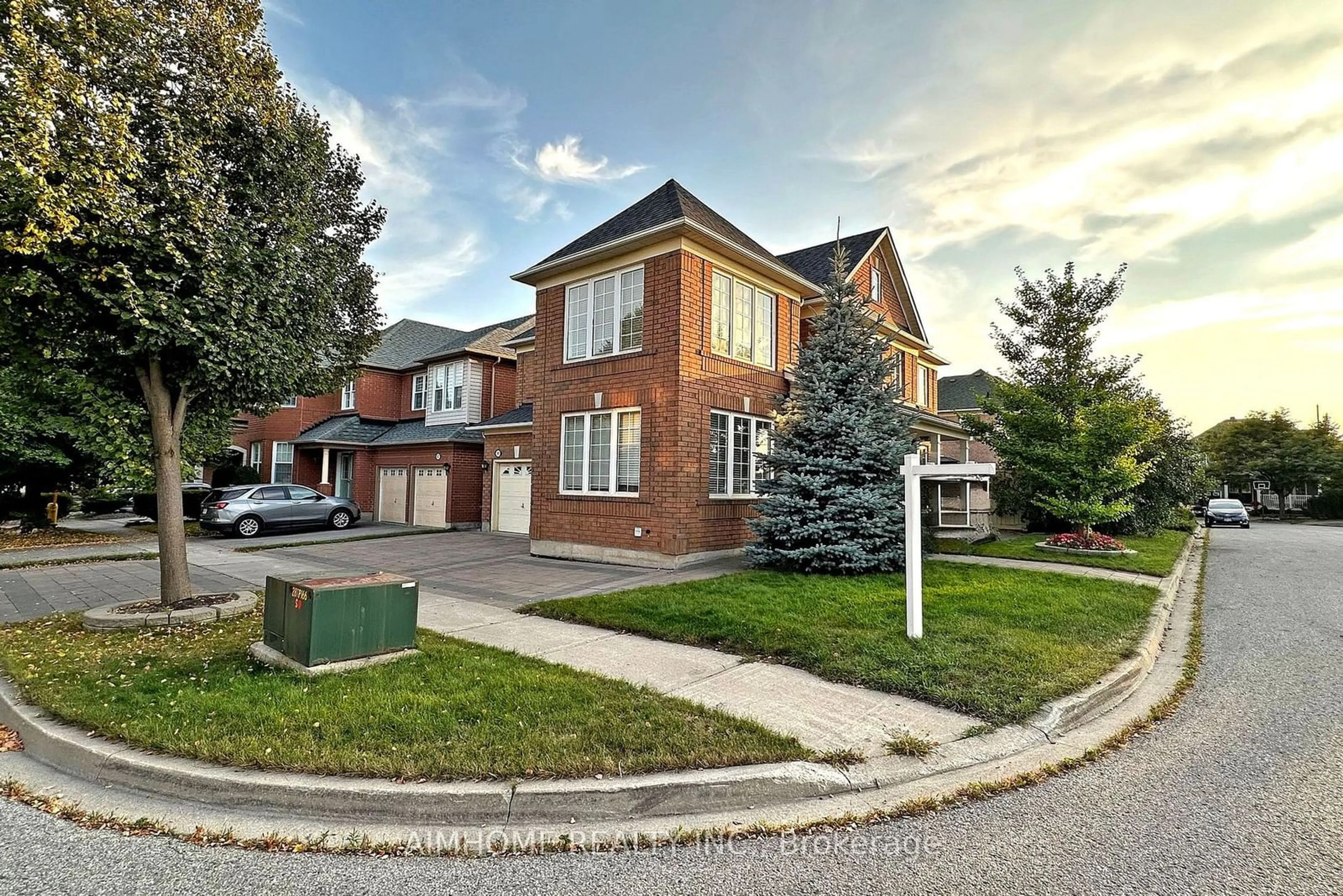 A pic from exterior of the house or condo for 61 Sarum Cres, Markham Ontario L6C 2M7