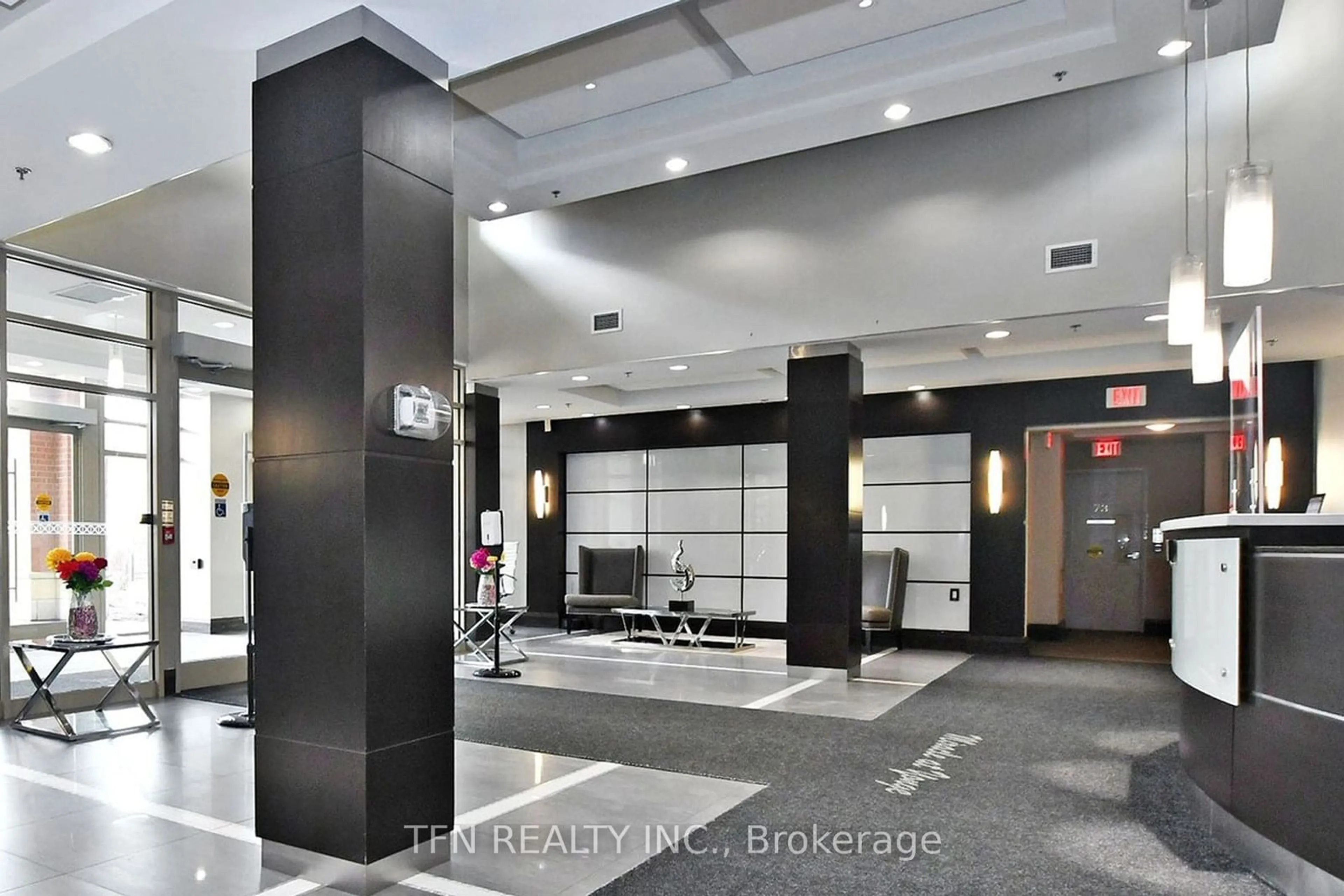 Indoor lobby for 75 King William Cres #LPH13, Richmond Hill Ontario L4B 0C1