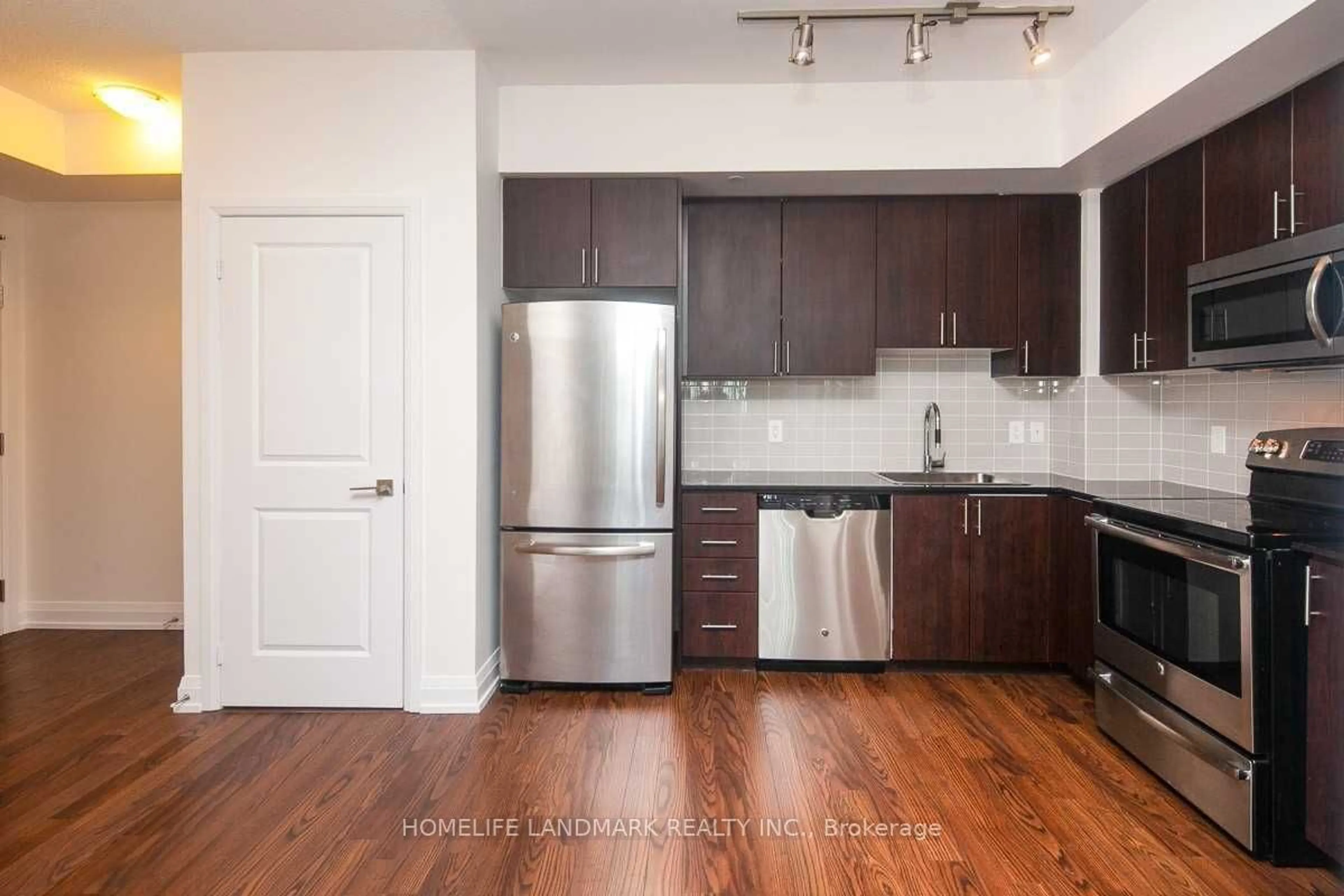 Standard kitchen, wood floors for 7171 Yonge St #1215, Markham Ontario L3T 0C5