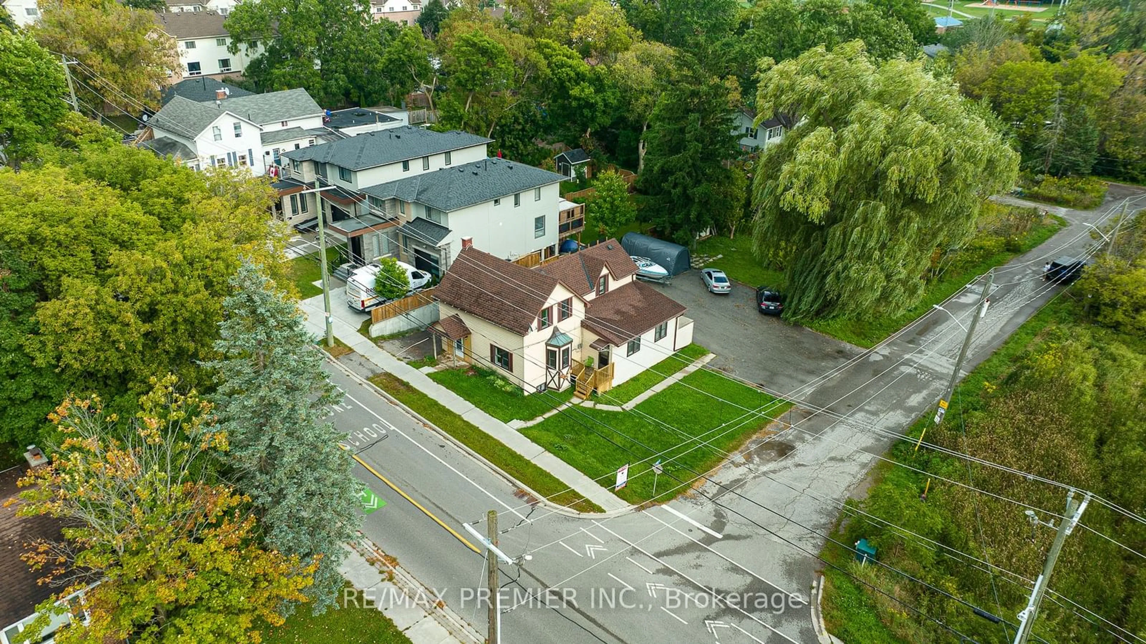 Frontside or backside of a home, the street view for 644 Srigley St, Newmarket Ontario L3Y 1W9