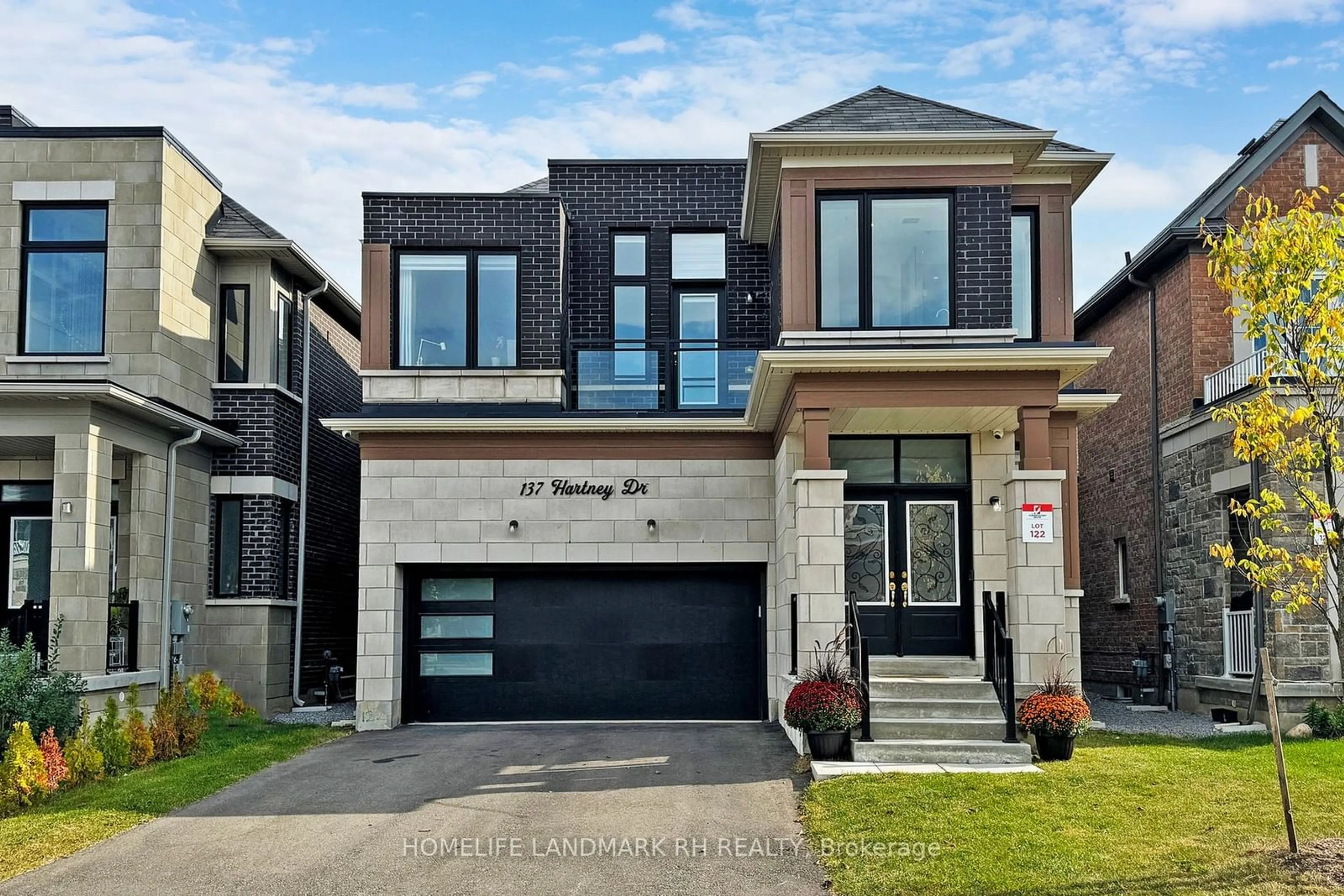 Home with brick exterior material for 137 Hartney Dr, Richmond Hill Ontario L4S 0L1