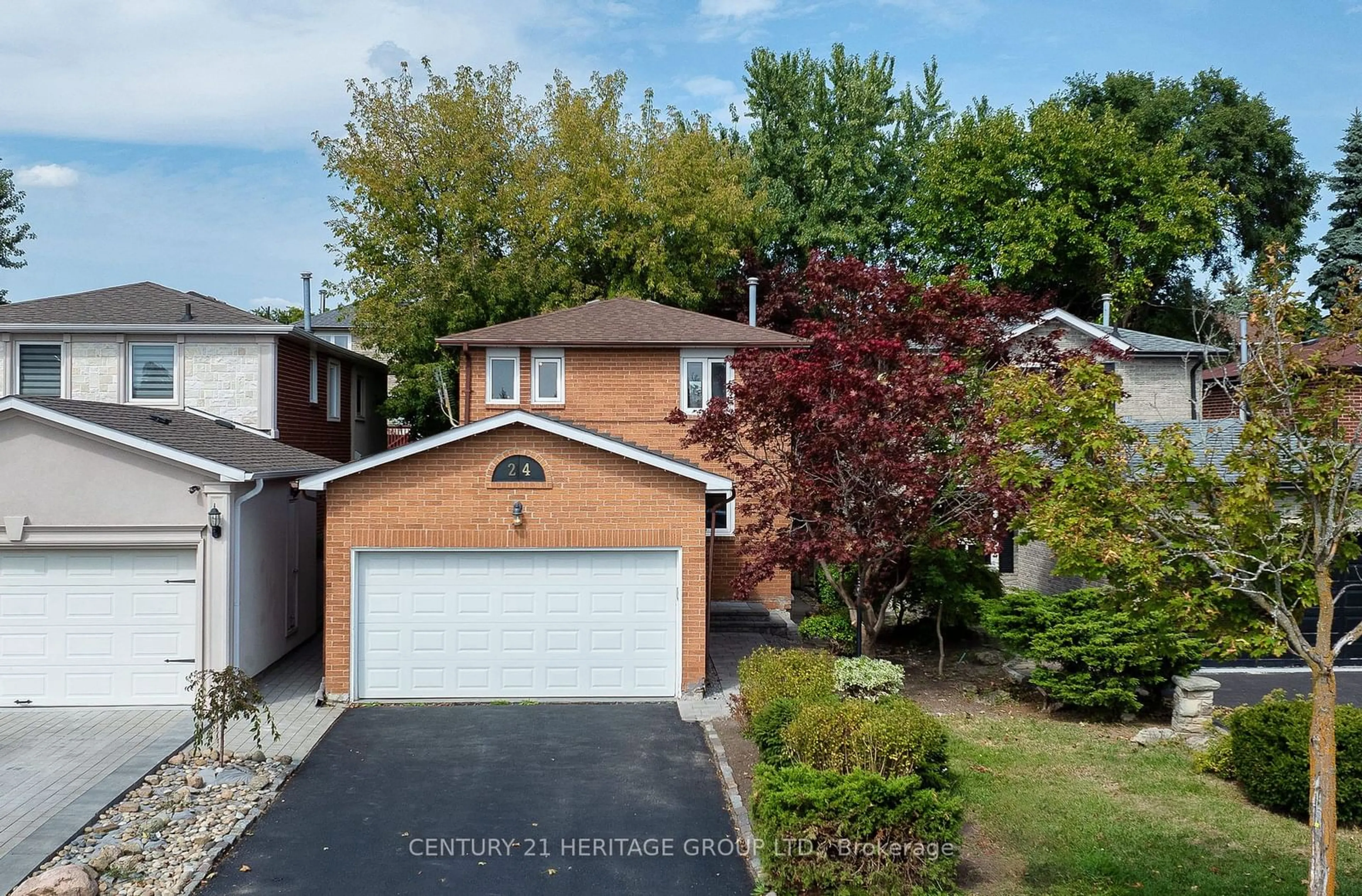 Frontside or backside of a home, the street view for 24 Gray Cres, Richmond Hill Ontario L4C 5V5