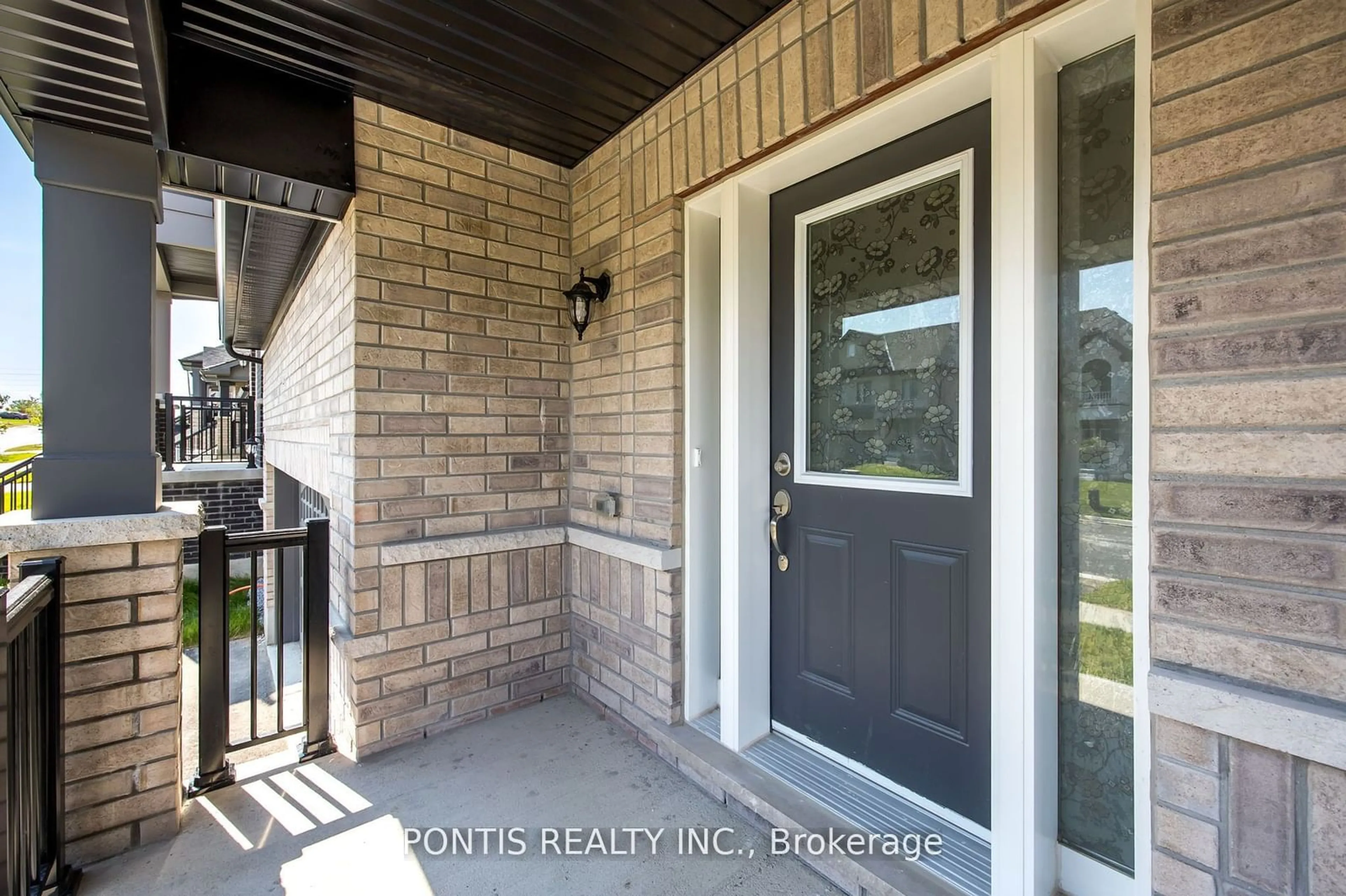 Indoor entryway, wood floors for 1406 Stovell Cres, Innisfil Ontario L0L 1W0