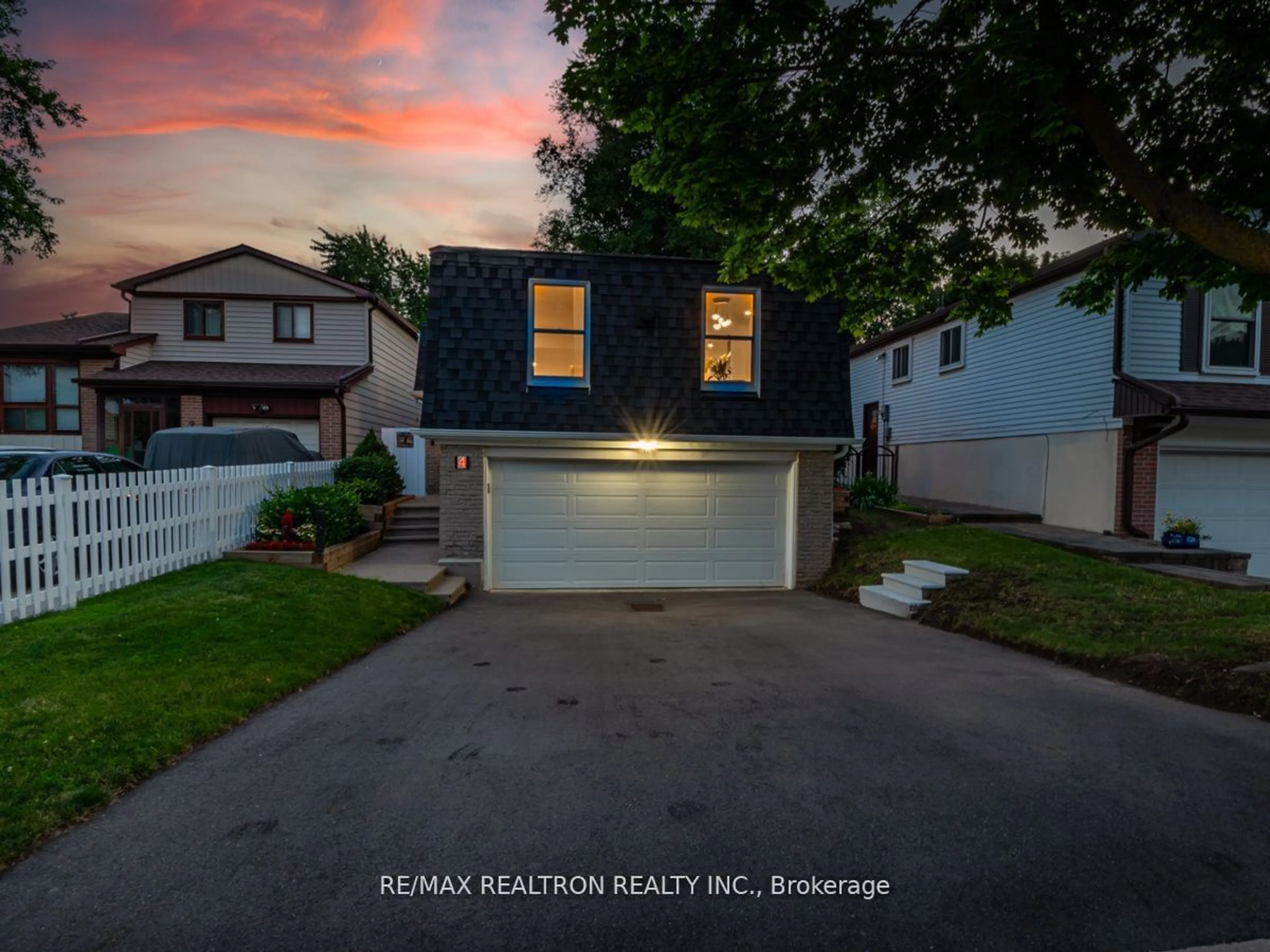 Frontside or backside of a home, cottage for 4 Plaisance Rd, Richmond Hill Ontario L4C 5B5